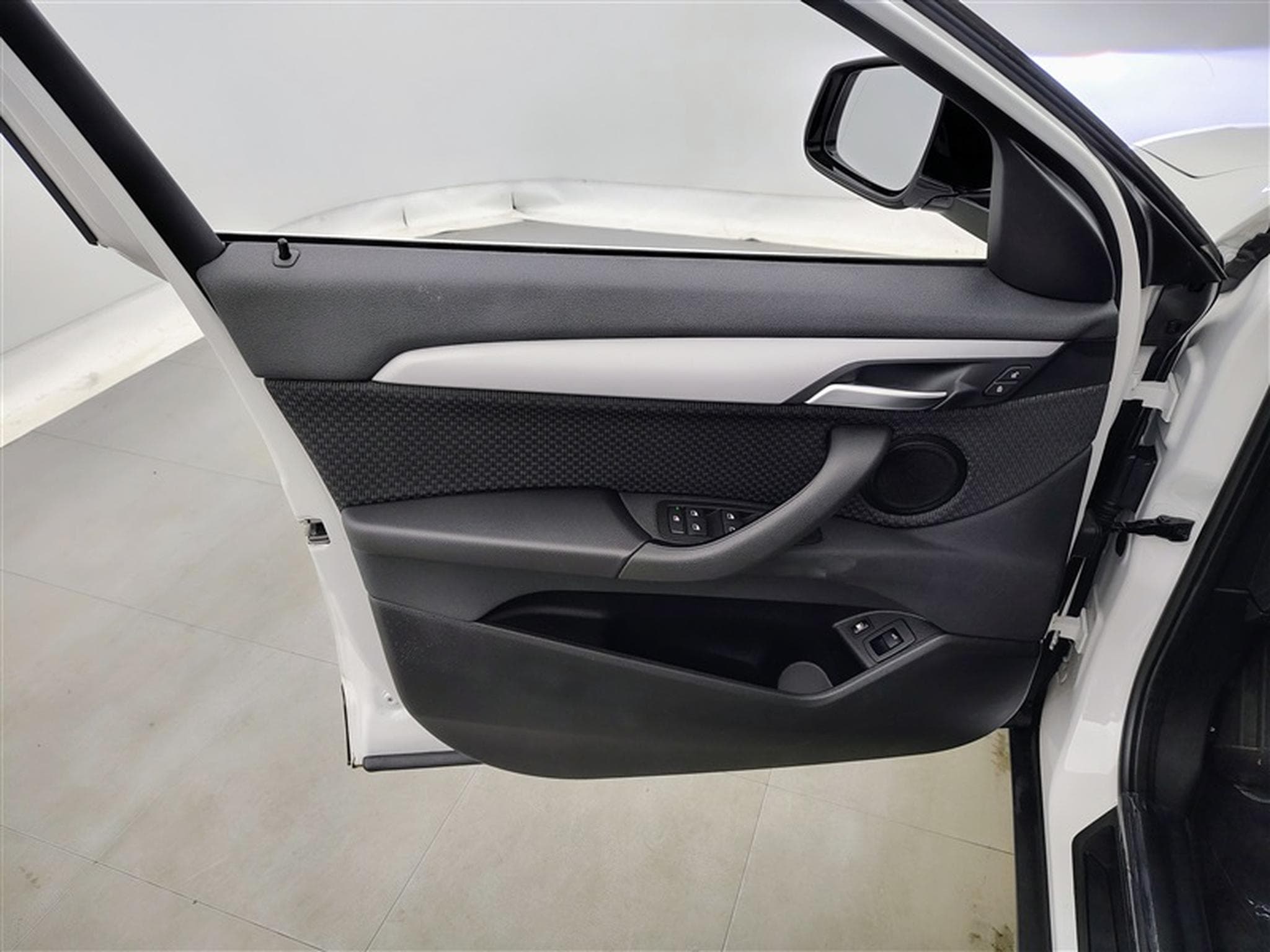 BMW X2 PHEV 1.5iA xDrive25e NAVI / FULL LED / PDC AV-AR (2022) - Photo 17