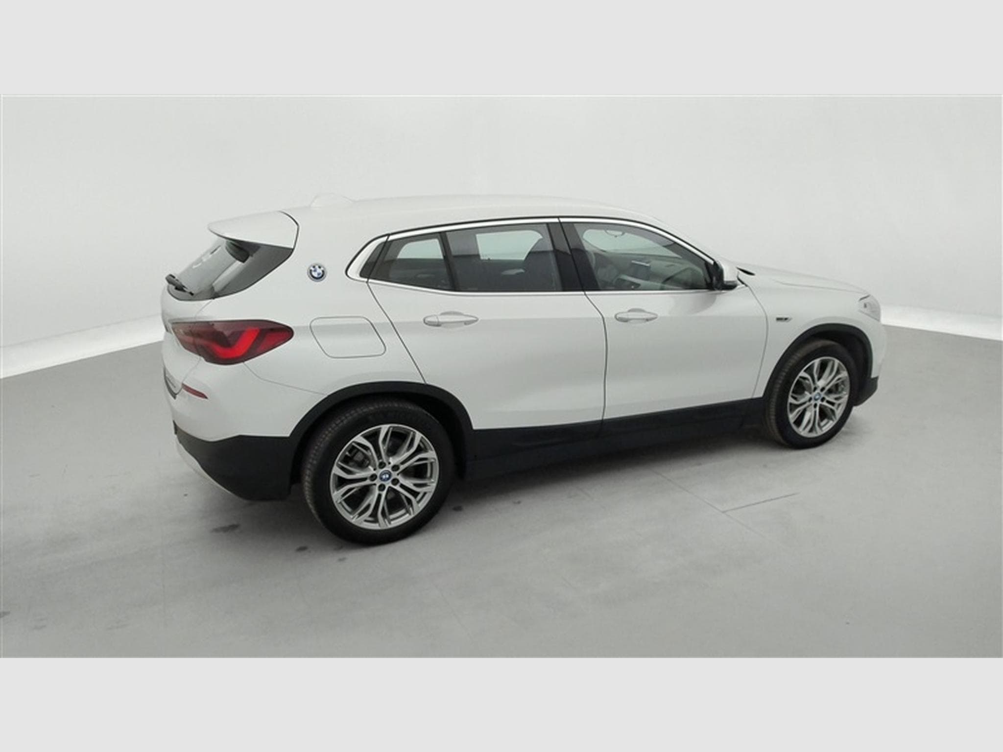 BMW X2 PHEV 1.5iA xDrive25e NAVI / FULL LED / PDC AV-AR (2022) - Photo 25