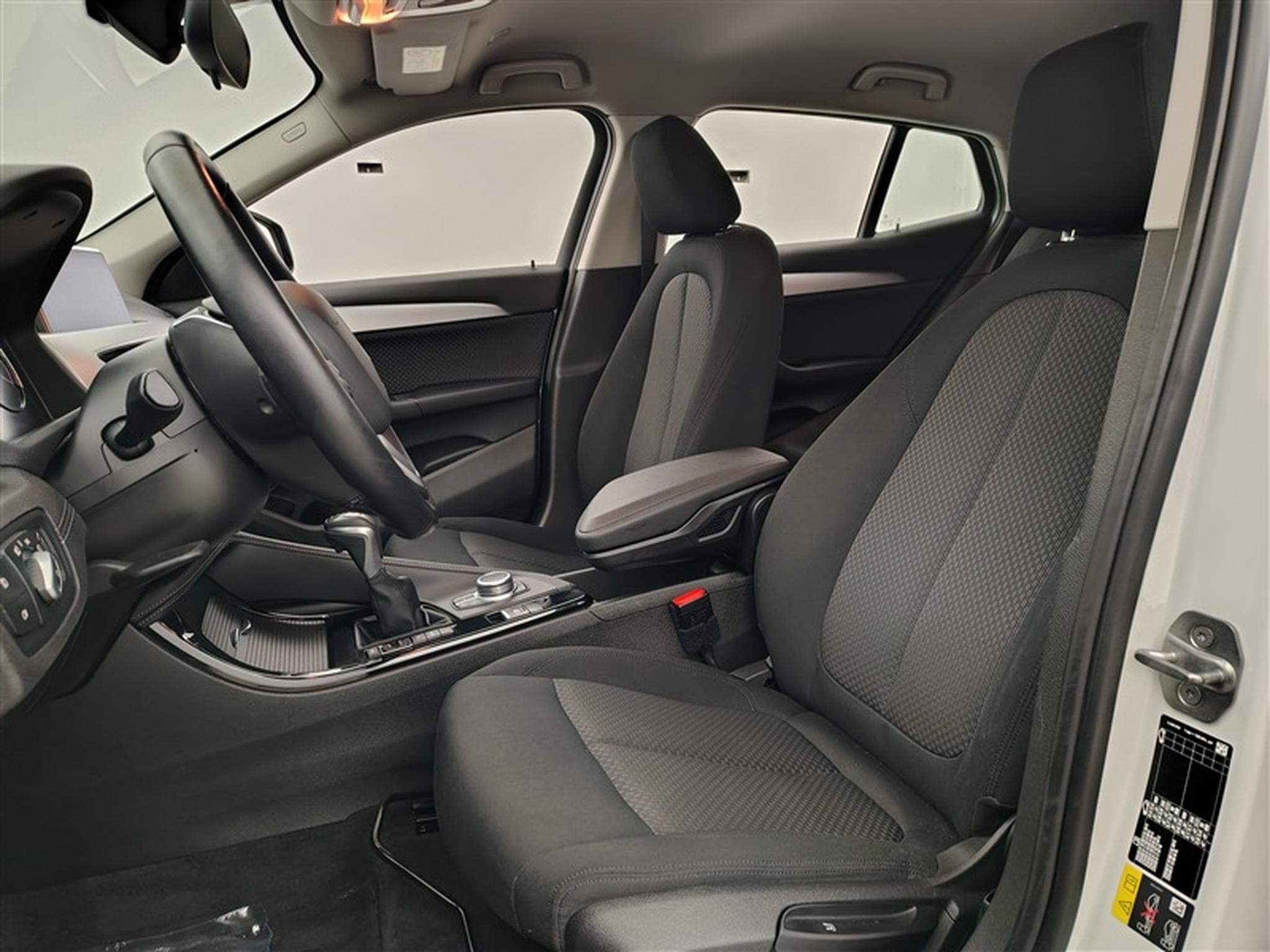 BMW X2 PHEV 1.5iA xDrive25e NAVI / FULL LED / PDC AV-AR (2022) - Photo 7
