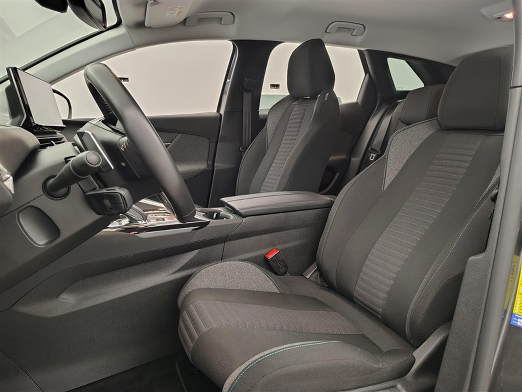 Peugeot 3008 1.2 PureTech 130Cv EAT8 Style NAVI / CARPLAY / CAMERA (2022) - Photo 7