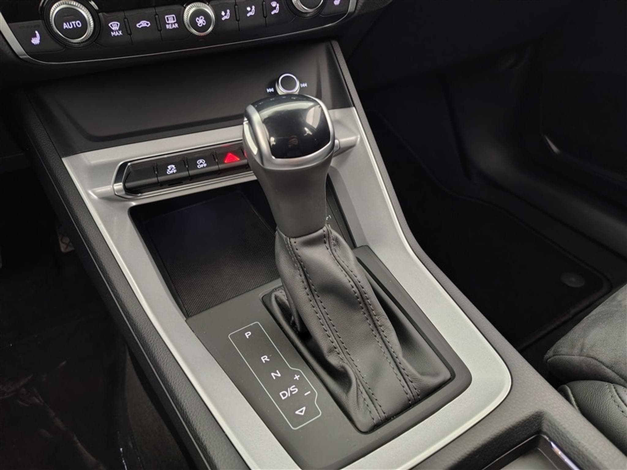 Audi Q3 35 TFSI S line (2024) - Photo 12