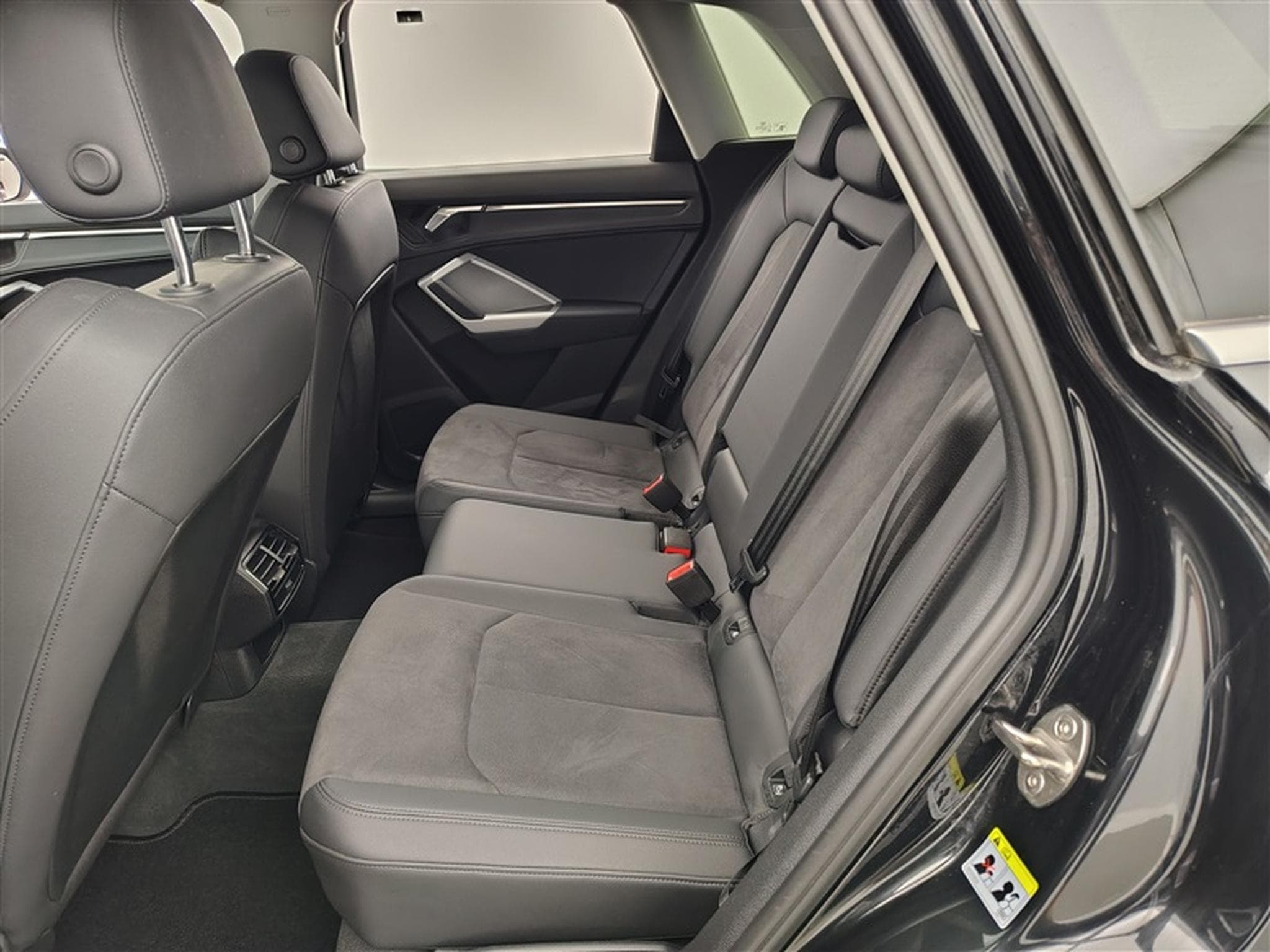 Audi Q3 35 TFSI S line (2024) - Photo 13