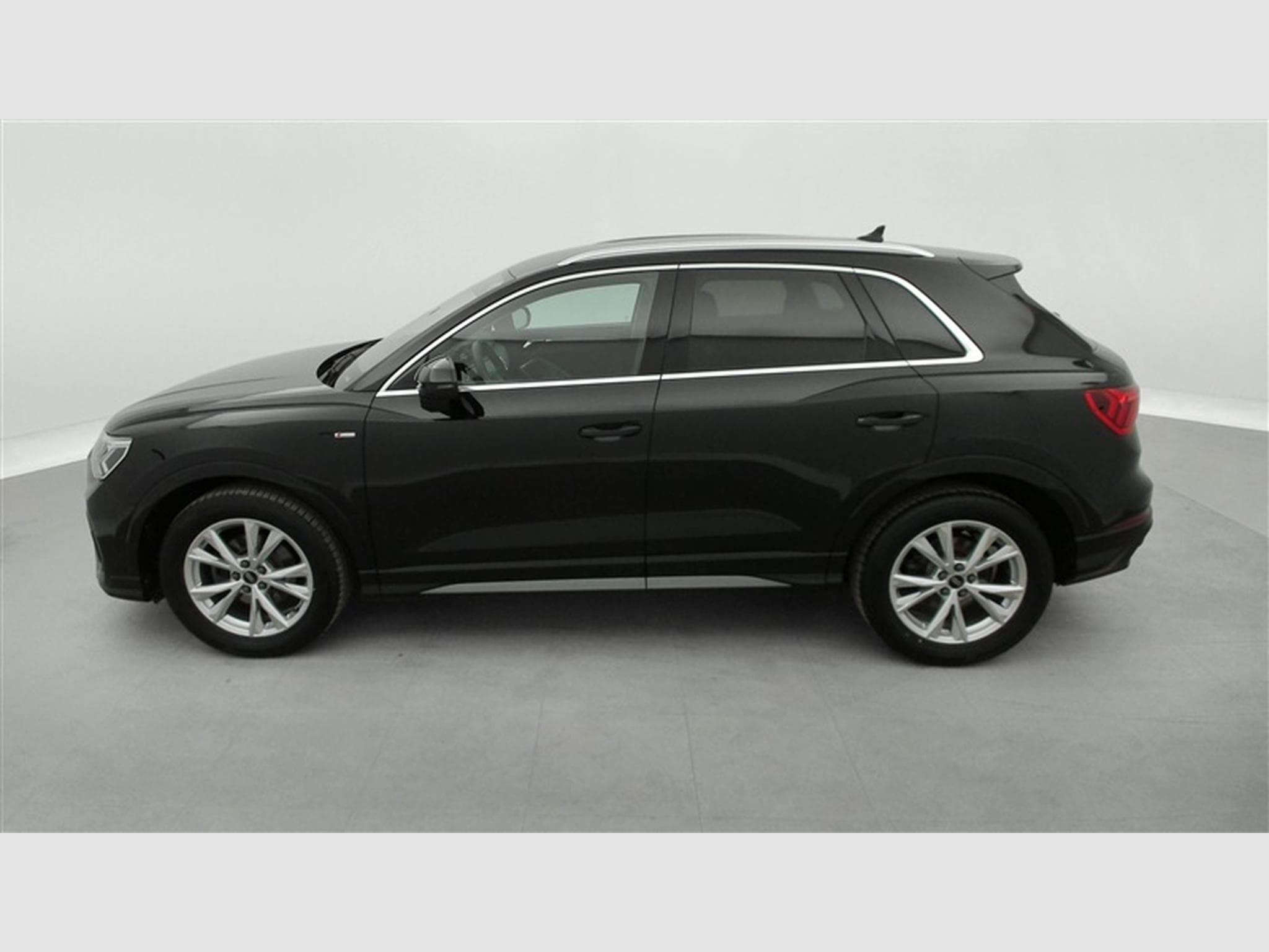 Audi Q3 35 TFSI S line (2024) - Photo 3
