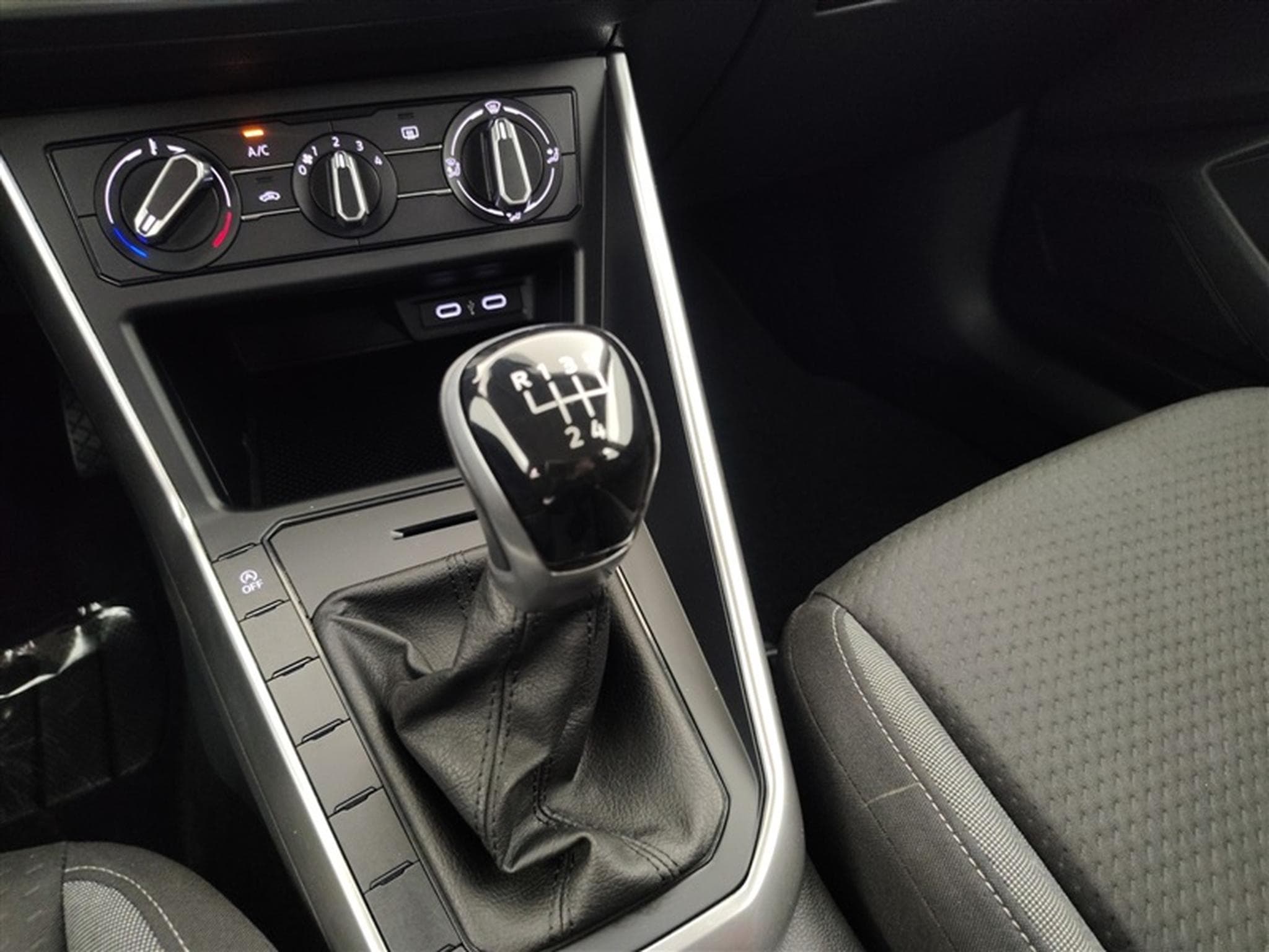VW Taigo 1.0 TSI Life Carplay / Led (2023) - Photo 13