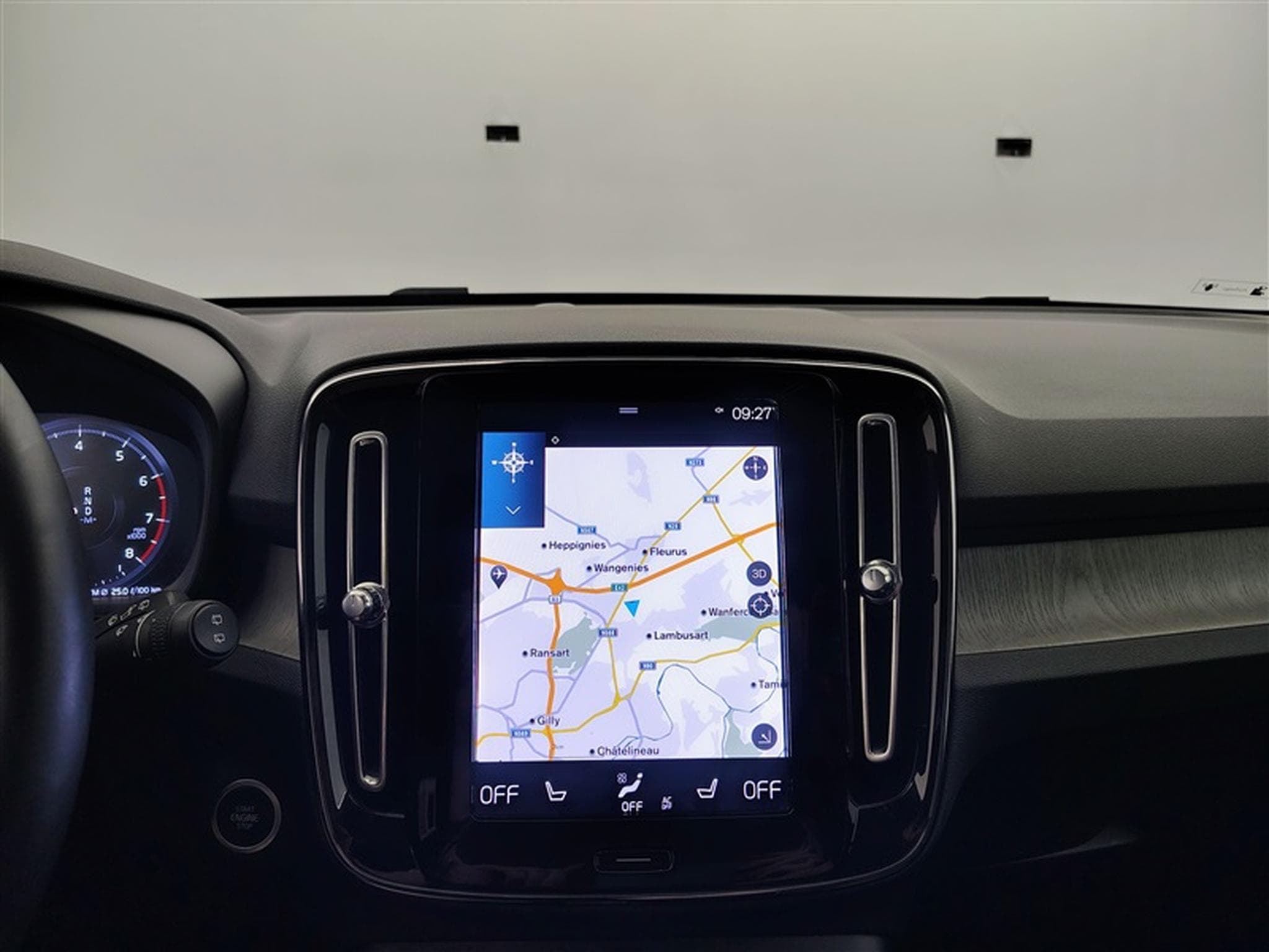 Volvo XC40 1.5 T3 Inscription Geartronic CUIR/NAVI/TO PANO/FULL LED (2022) - Photo 11