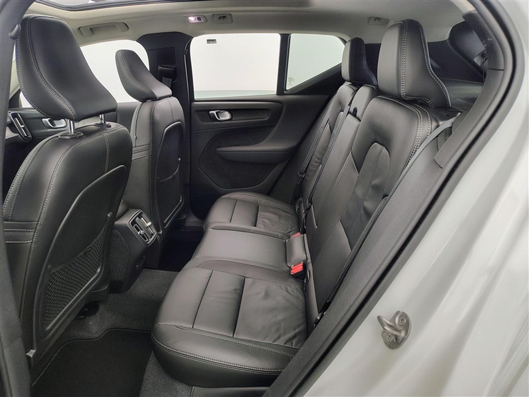 Volvo XC40 1.5 T3 Inscription Geartronic CUIR/NAVI/TO PANO/FULL LED (2022) - Photo 13