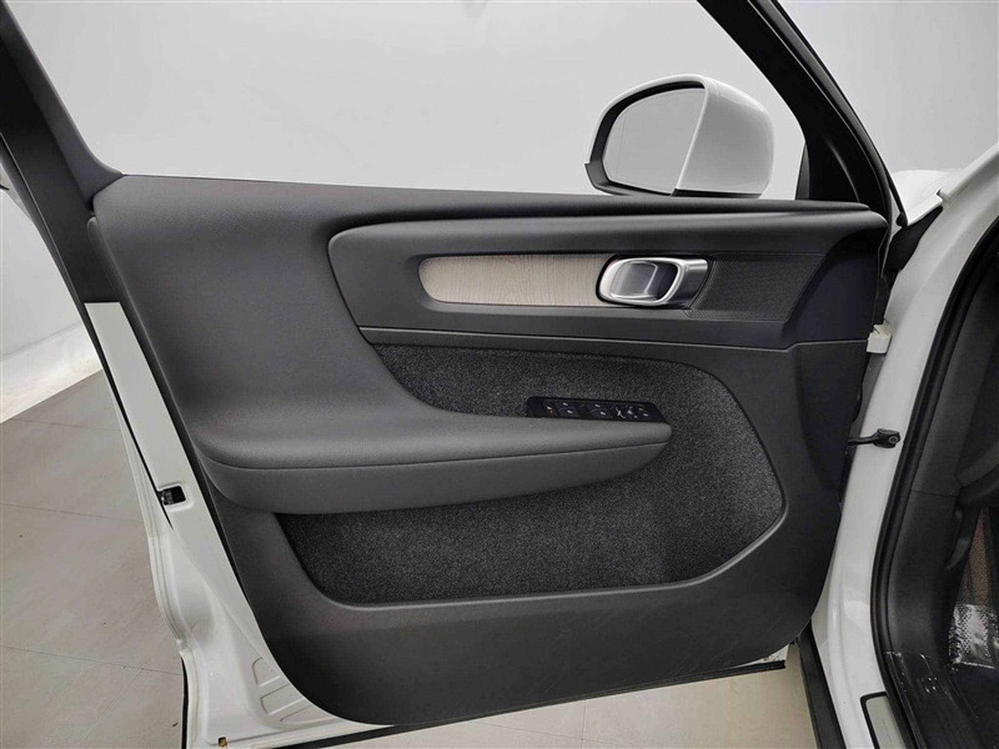 Volvo XC40 1.5 T3 Inscription Geartronic CUIR/NAVI/TO PANO/FULL LED (2022) - Photo 17