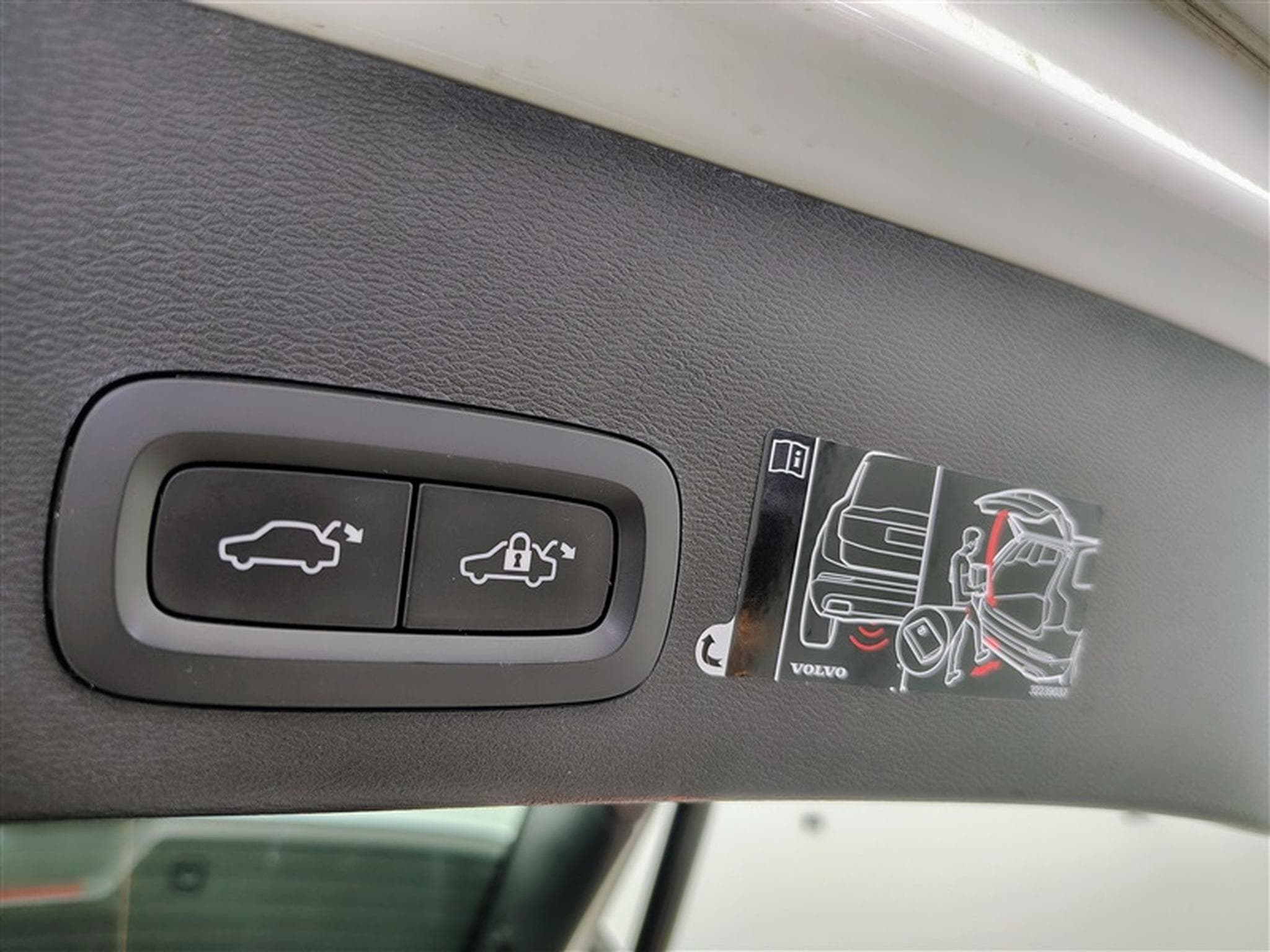 Volvo XC40 1.5 T3 Inscription Geartronic CUIR/NAVI/TO PANO/FULL LED (2022) - Photo 20