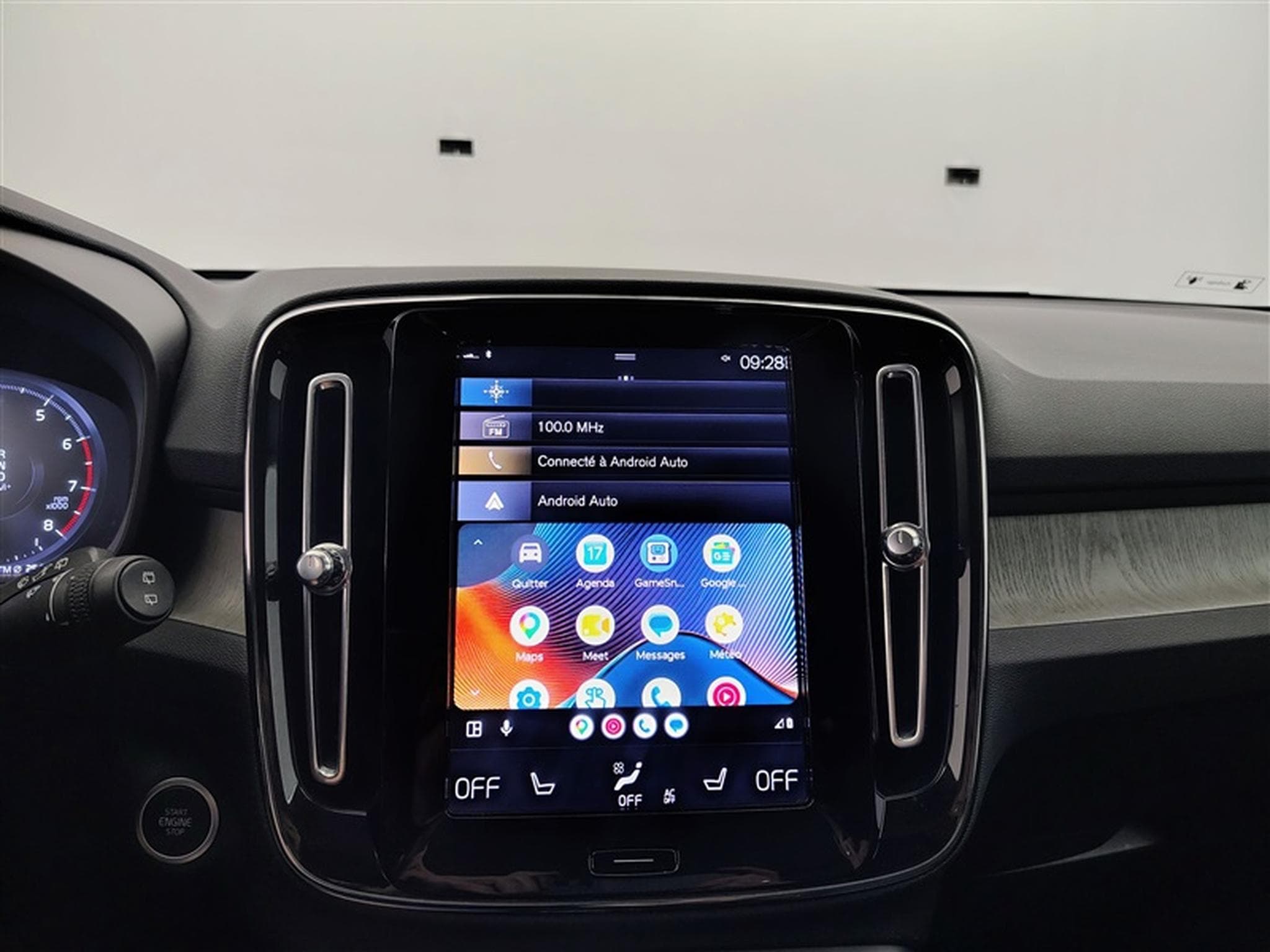 Volvo XC40 1.5 T3 Inscription Geartronic CUIR/NAVI/TO PANO/FULL LED (2022) - Photo 22