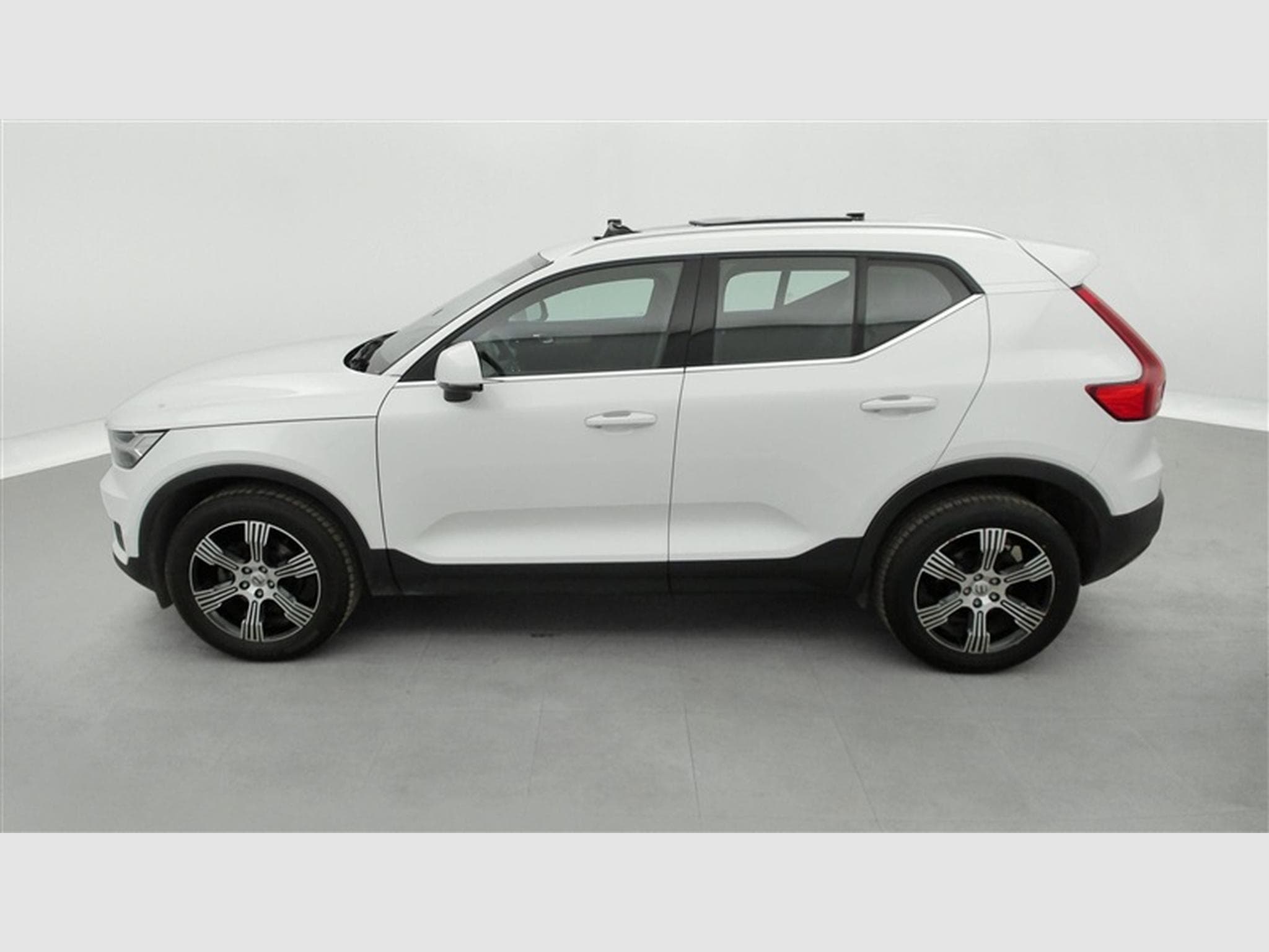 Volvo XC40 1.5 T3 Inscription Geartronic CUIR/NAVI/TO PANO/FULL LED (2022) - Photo 3