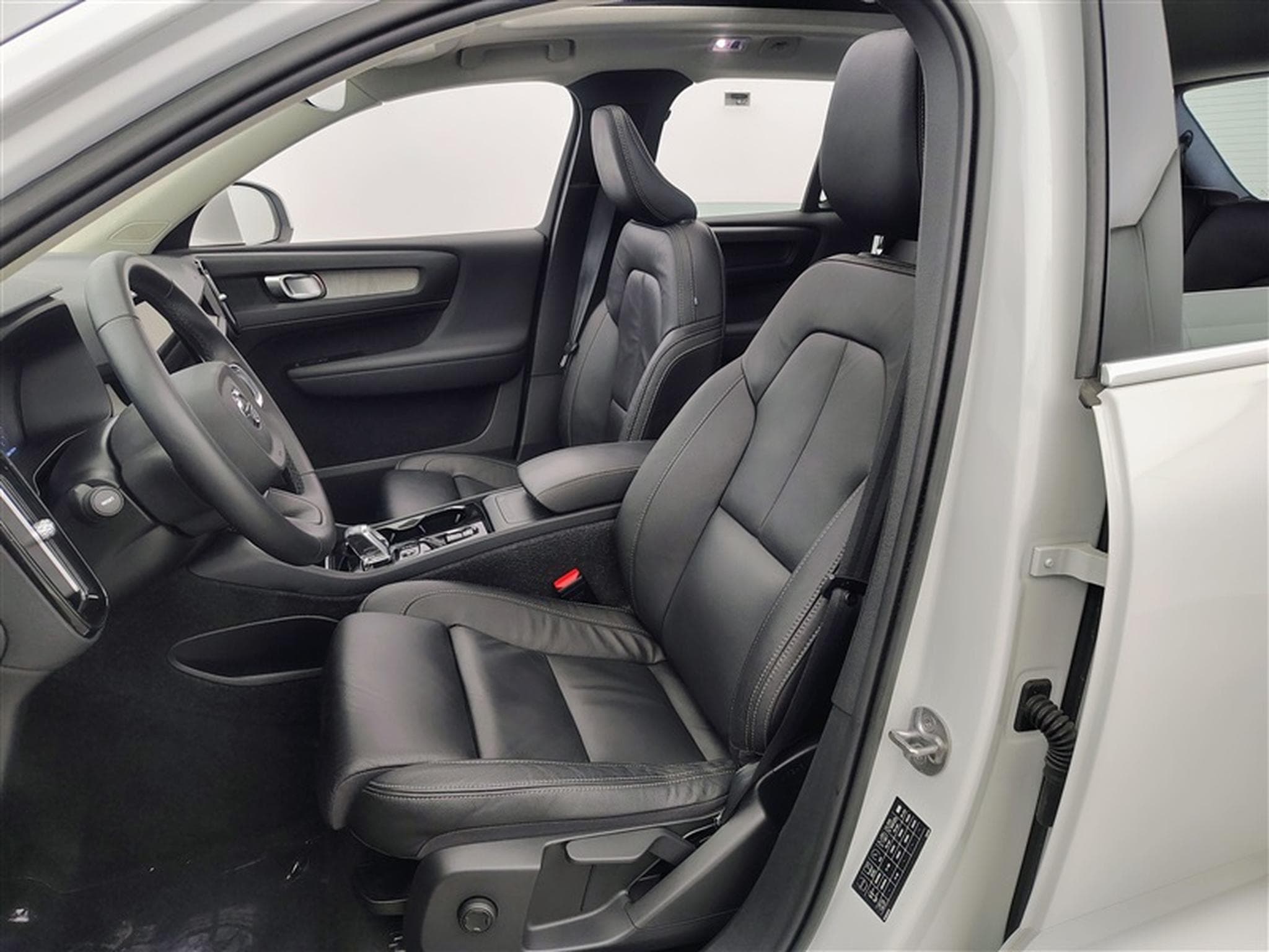 Volvo XC40 1.5 T3 Inscription Geartronic CUIR/NAVI/TO PANO/FULL LED (2022) - Photo 7