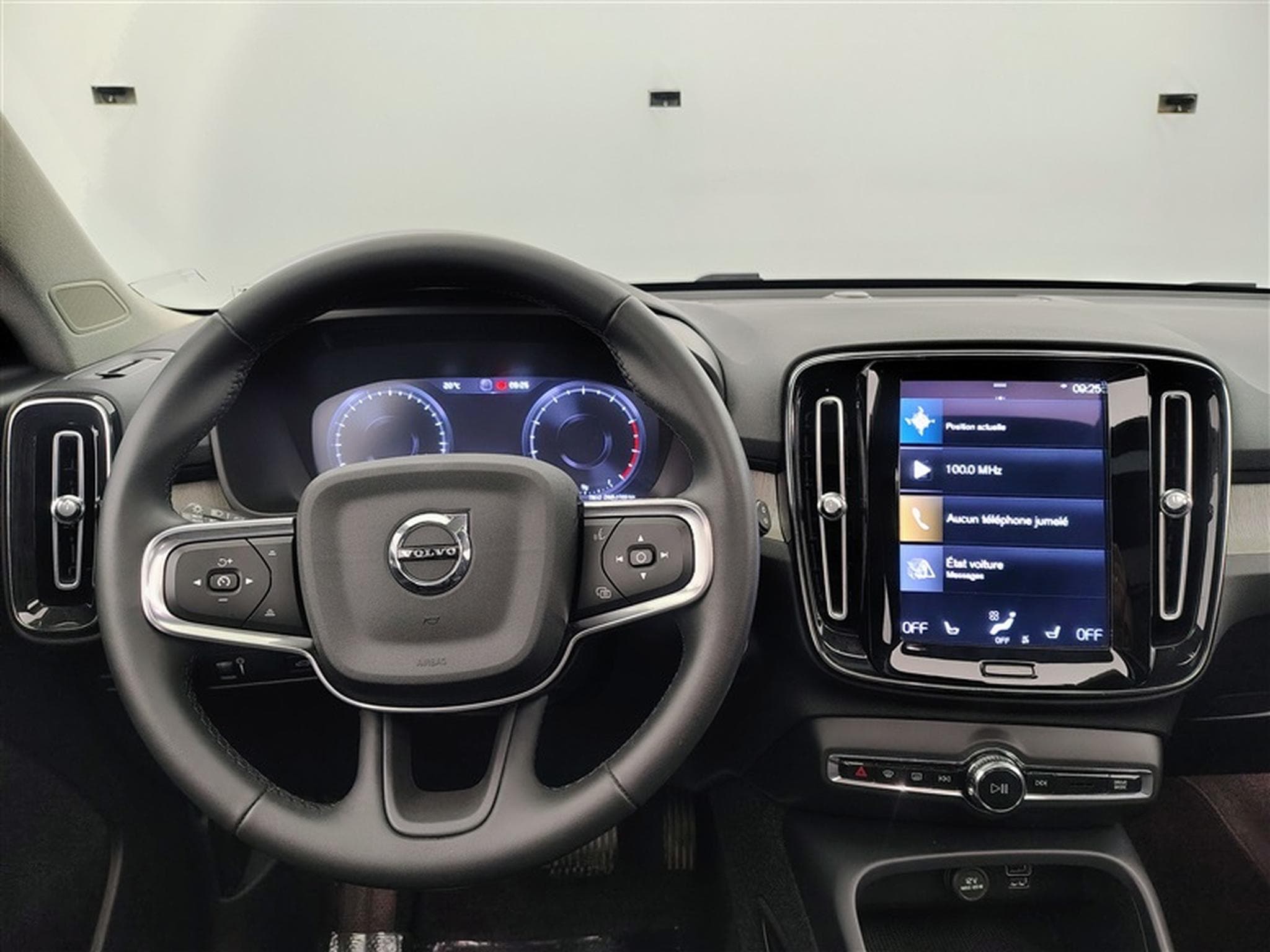 Volvo XC40 1.5 T3 Inscription Geartronic CUIR/NAVI/TO PANO/FULL LED (2022) - Photo 9