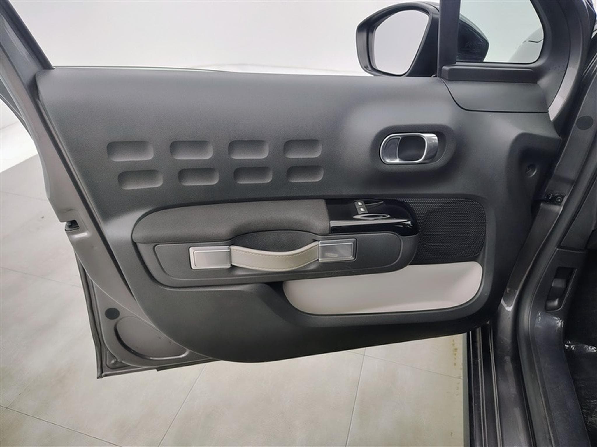Citroen C3 1.2i PureTech 82Cv Shine NAVI / CARPLAY / CAMERA (2022) - Photo 17