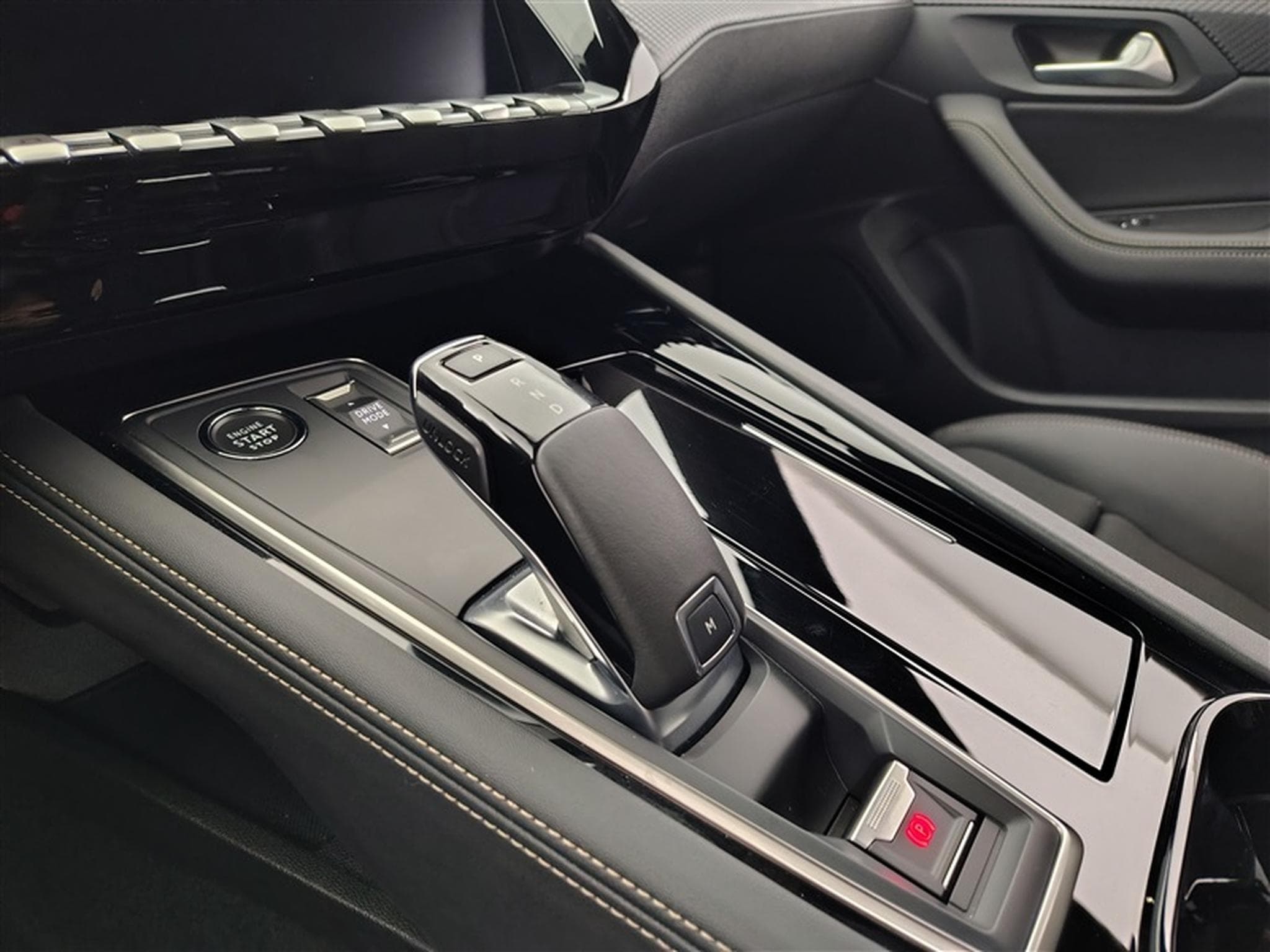 Peugeot 508 1.2 PureTech GT AUTO/S-CUIR/NAVI/FULL LED/JA18 (2022) - Photo 12