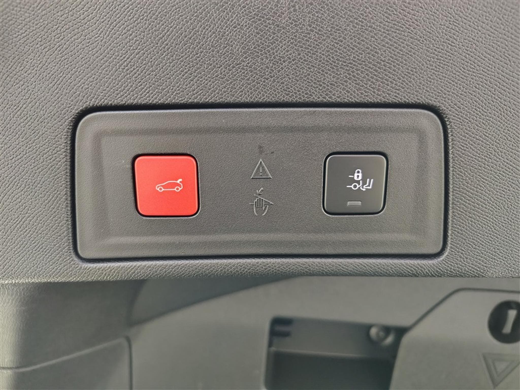 Peugeot 508 1.2 PureTech GT AUTO/S-CUIR/NAVI/FULL LED/JA18 (2022) - Photo 19