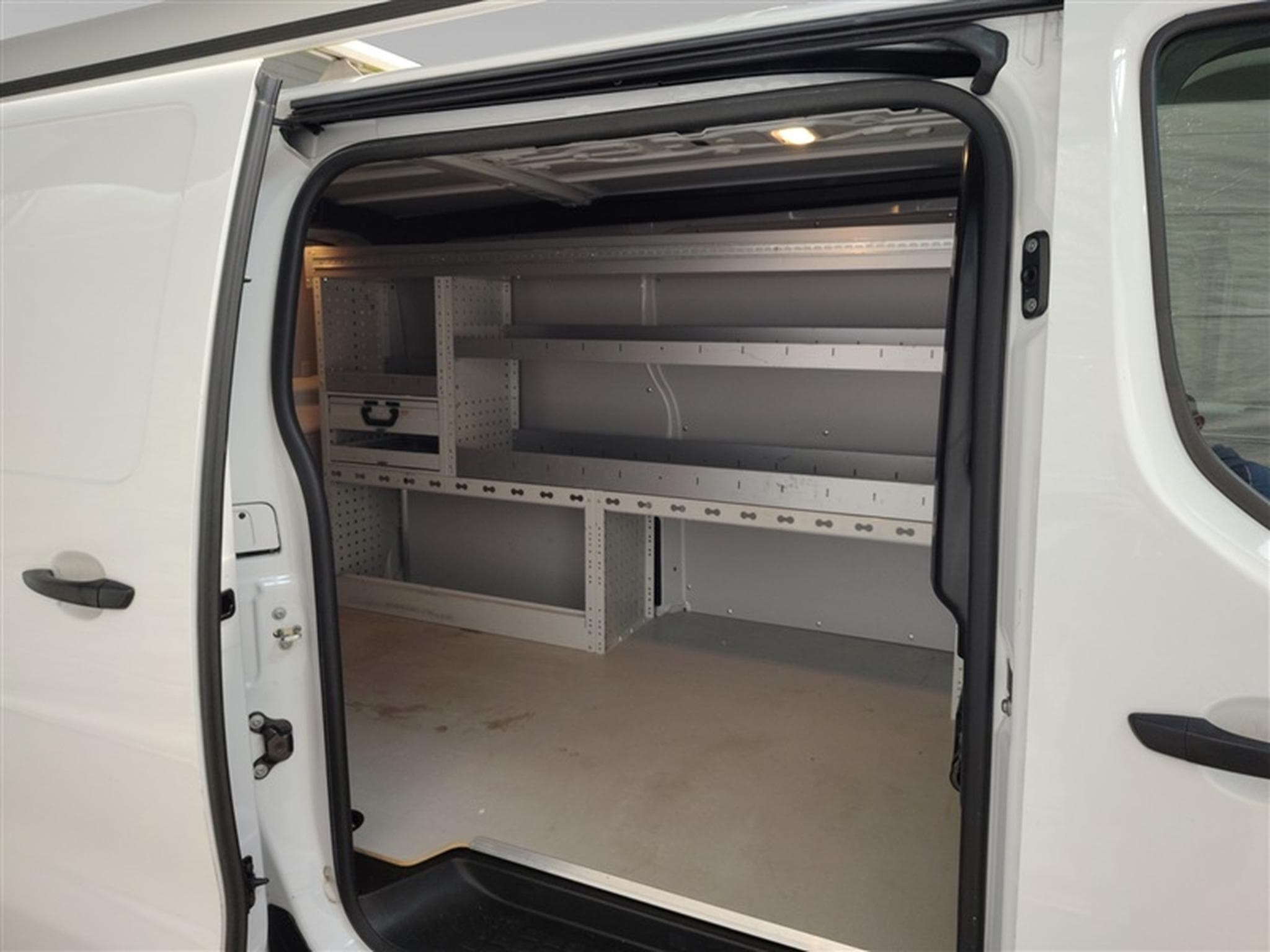 Peugeot Expert 2.0 BlueHDi EAT8 L2 NAVI CLIM / TEL / PDC AV-AR (2023) - Photo 14