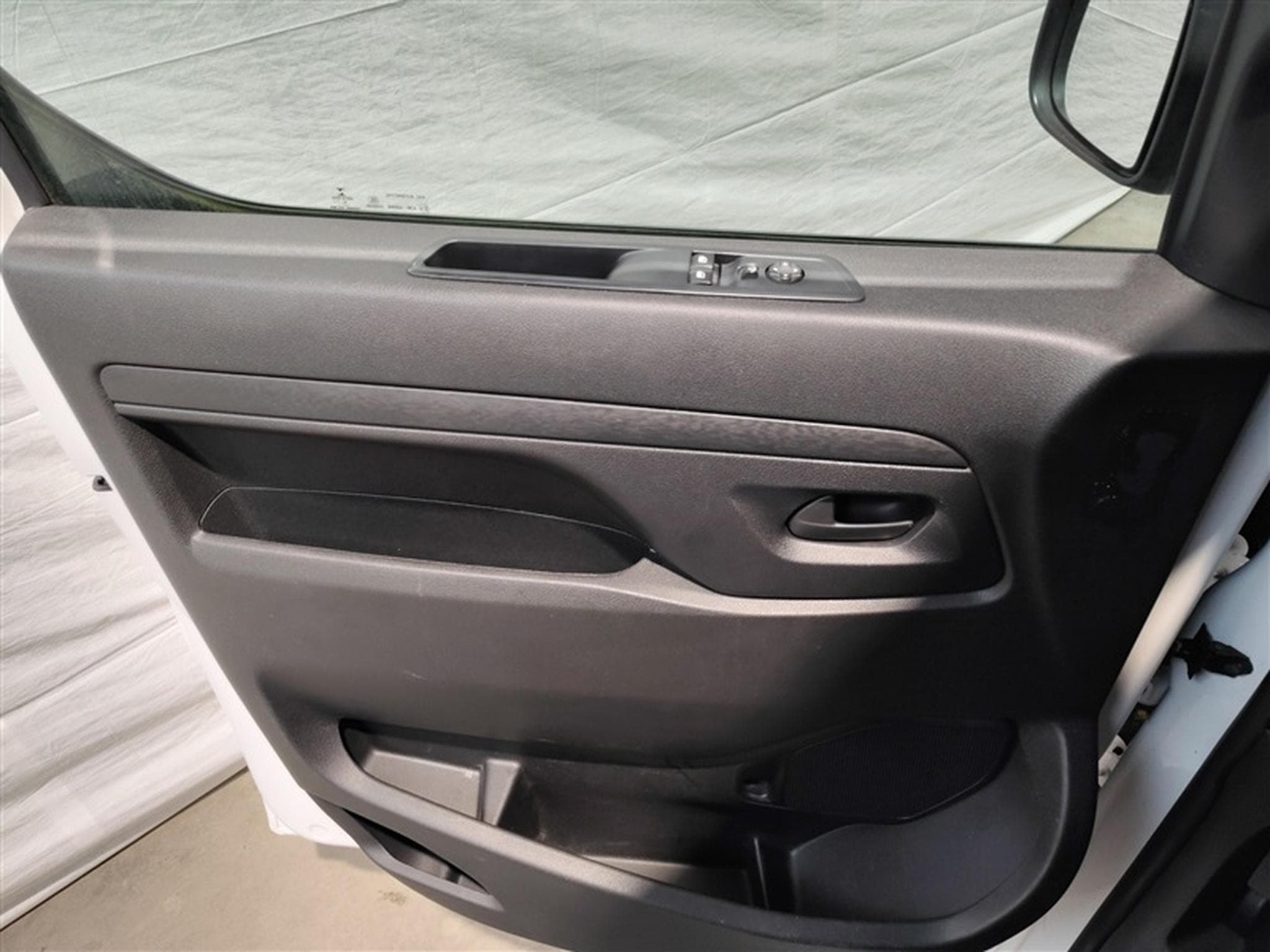 Peugeot Expert 2.0 BlueHDi EAT8 L2 NAVI CLIM / TEL / PDC AV-AR (2023) - Photo 17