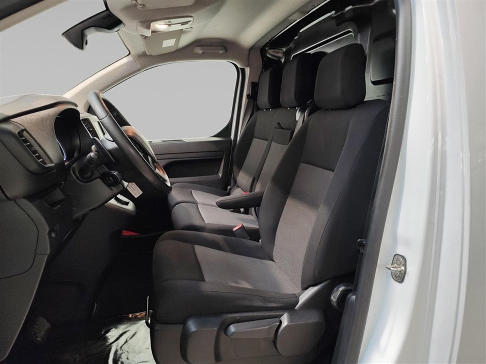 Peugeot Expert 2.0 BlueHDi EAT8 L2 NAVI CLIM / TEL / PDC AV-AR (2023) - Photo 7
