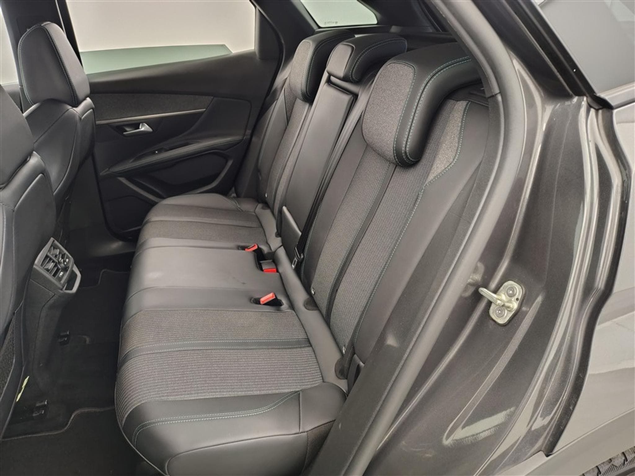 Peugeot 3008 1.2 PureTech Allure (2022) - Photo 13