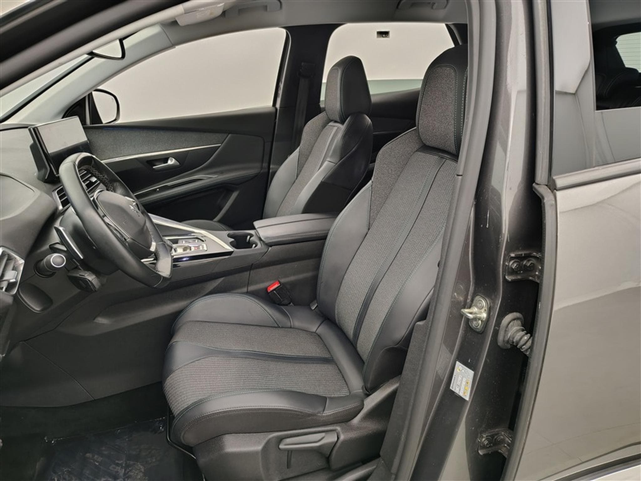 Peugeot 3008 1.2 PureTech Allure (2022) - Photo 7
