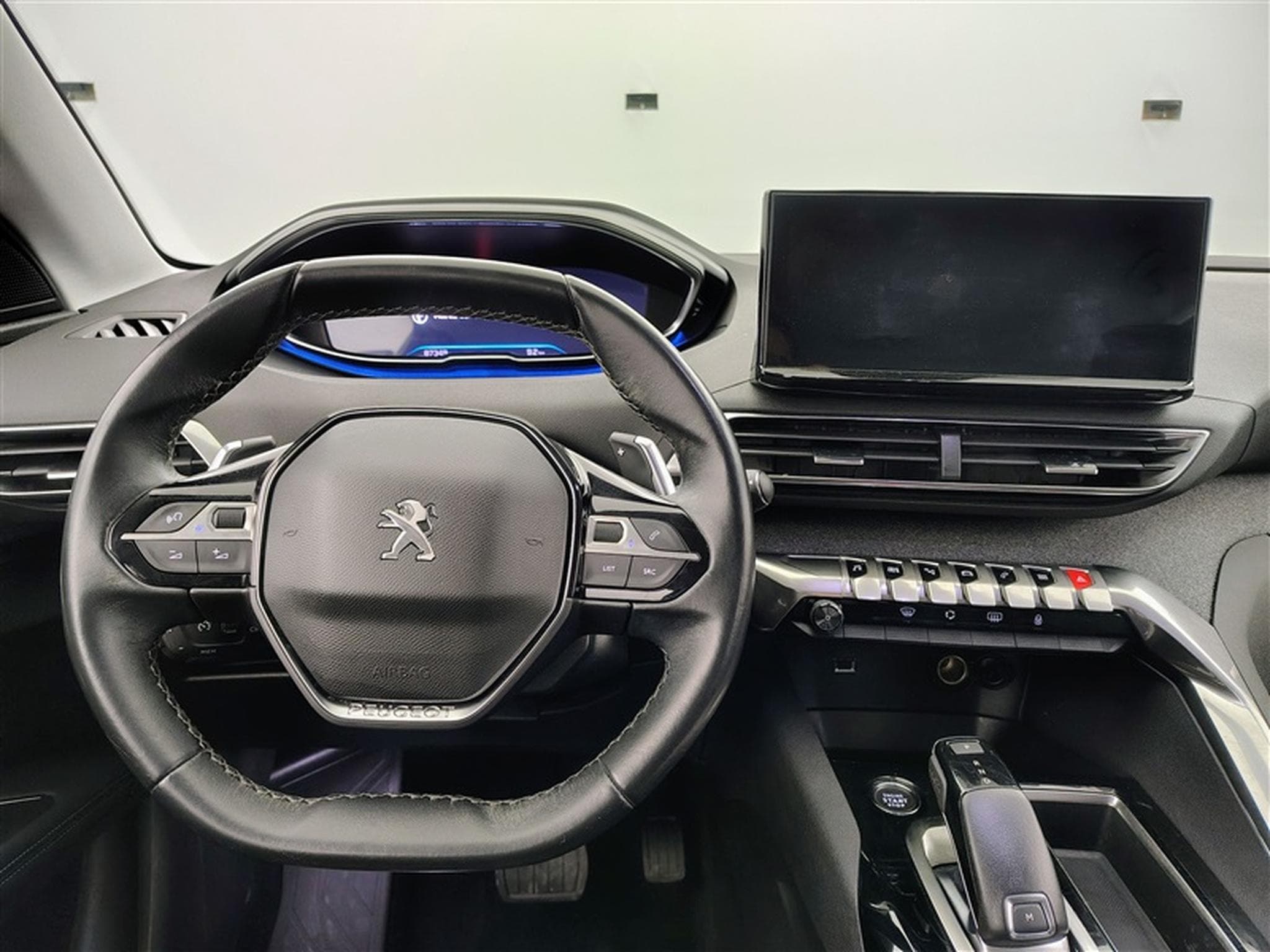 Peugeot 3008 1.2 PureTech Allure (2022) - Photo 9