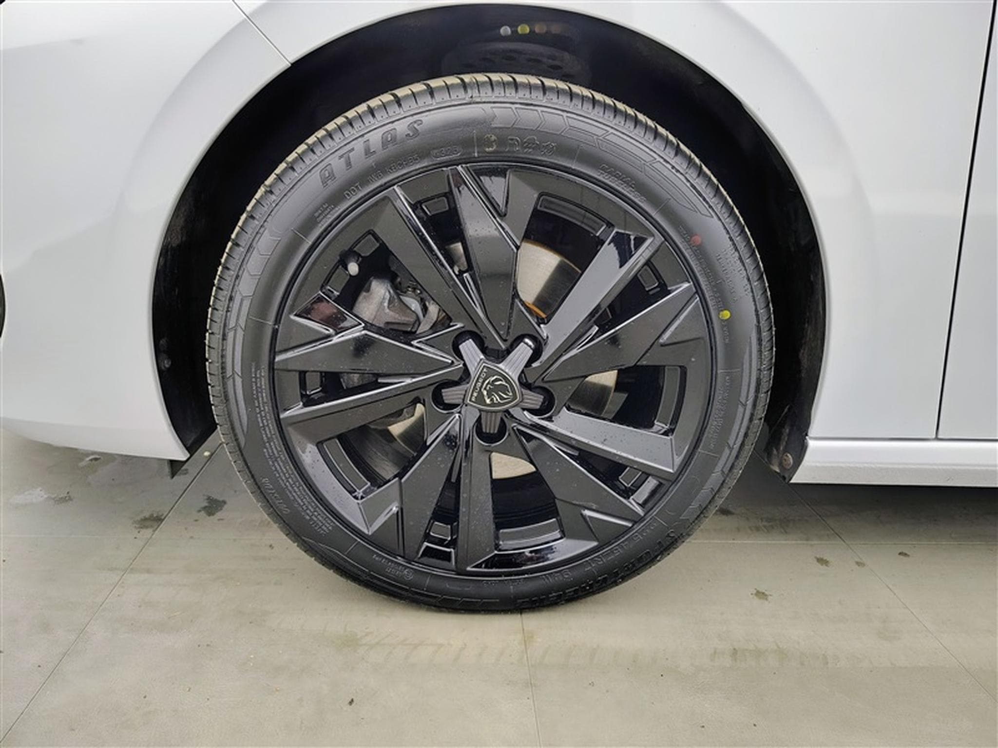 Peugeot 308 1.5 BlueHDi Allure S&S (2024) - Photo 6