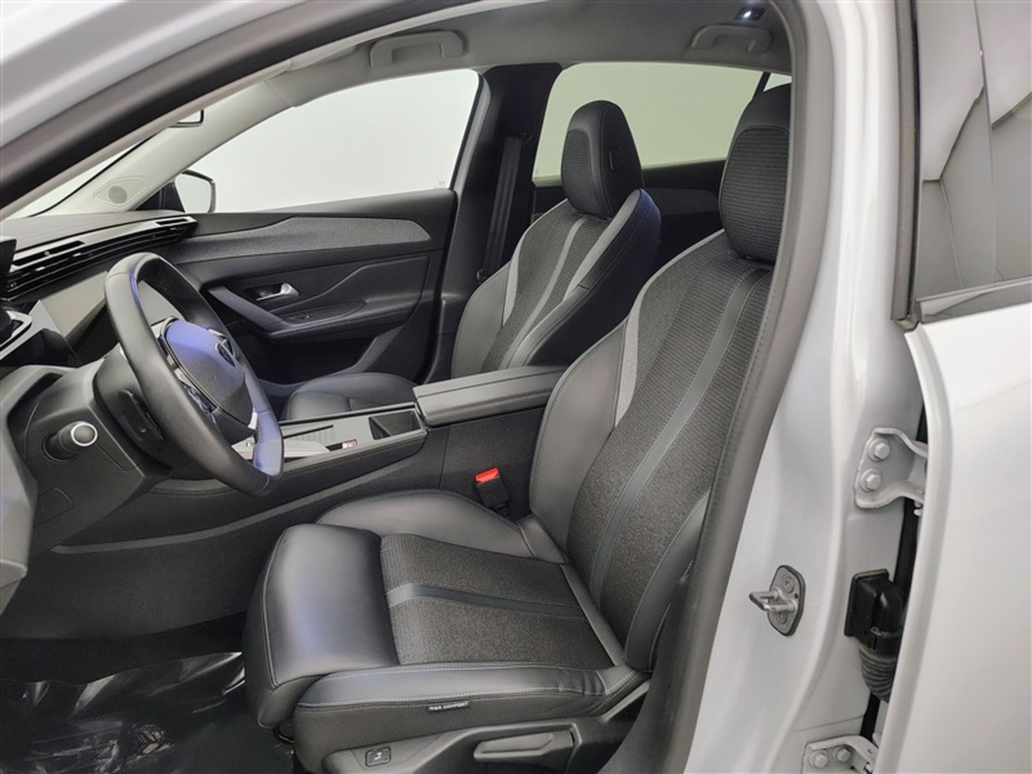 Peugeot 308 1.5 BlueHDi Allure S&S (2024) - Photo 7