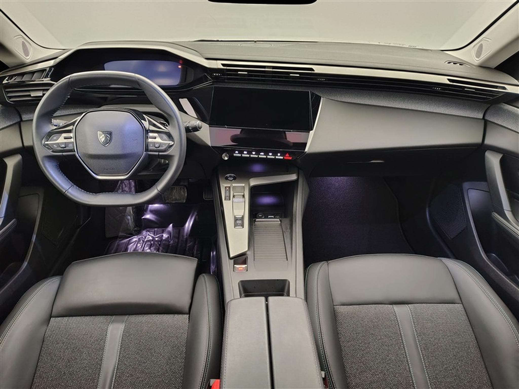 Peugeot 308 1.5 BlueHDi Allure S&S (2024) - Photo 8