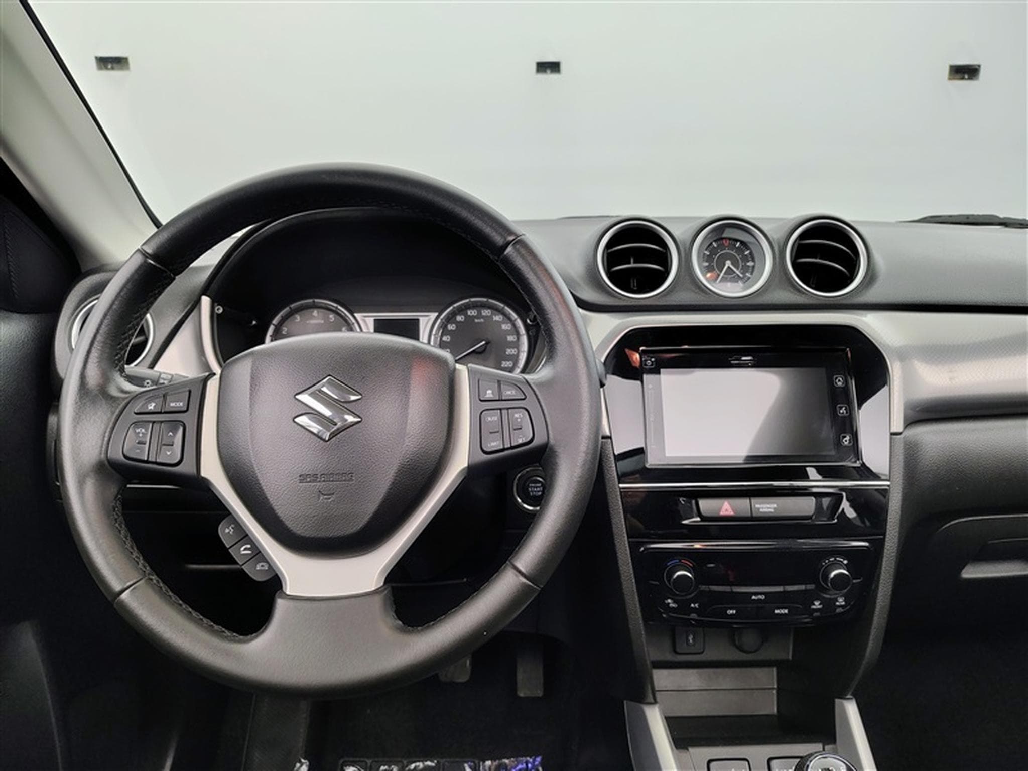 Suzuki Vitara 1.6i 4x4 GL+ (2017) - Photo 9