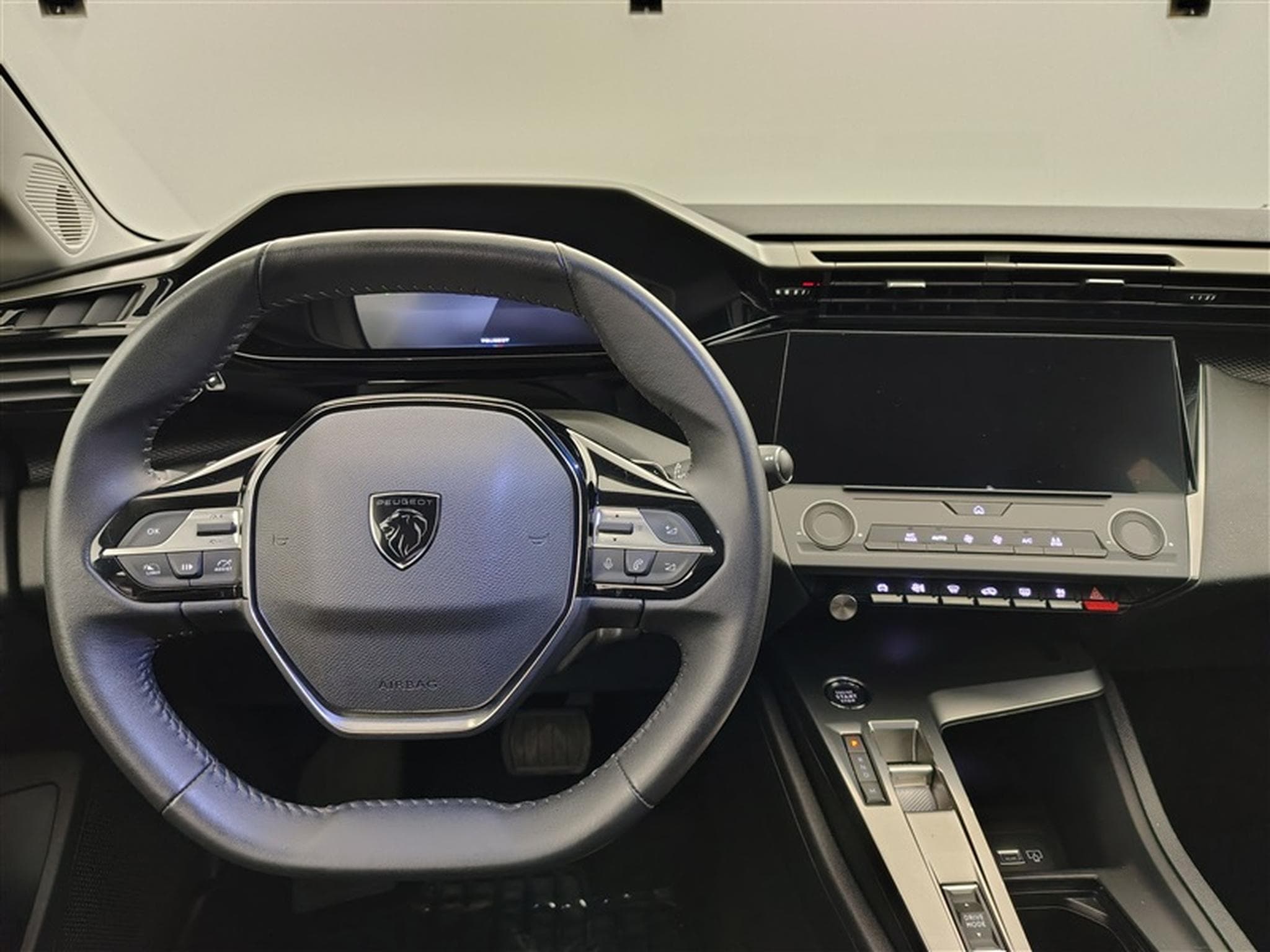 Peugeot 308 1.5 BlueHDi Active Pack EAT8 NAVI / FULL LED / CLIM (2023) - Photo 9