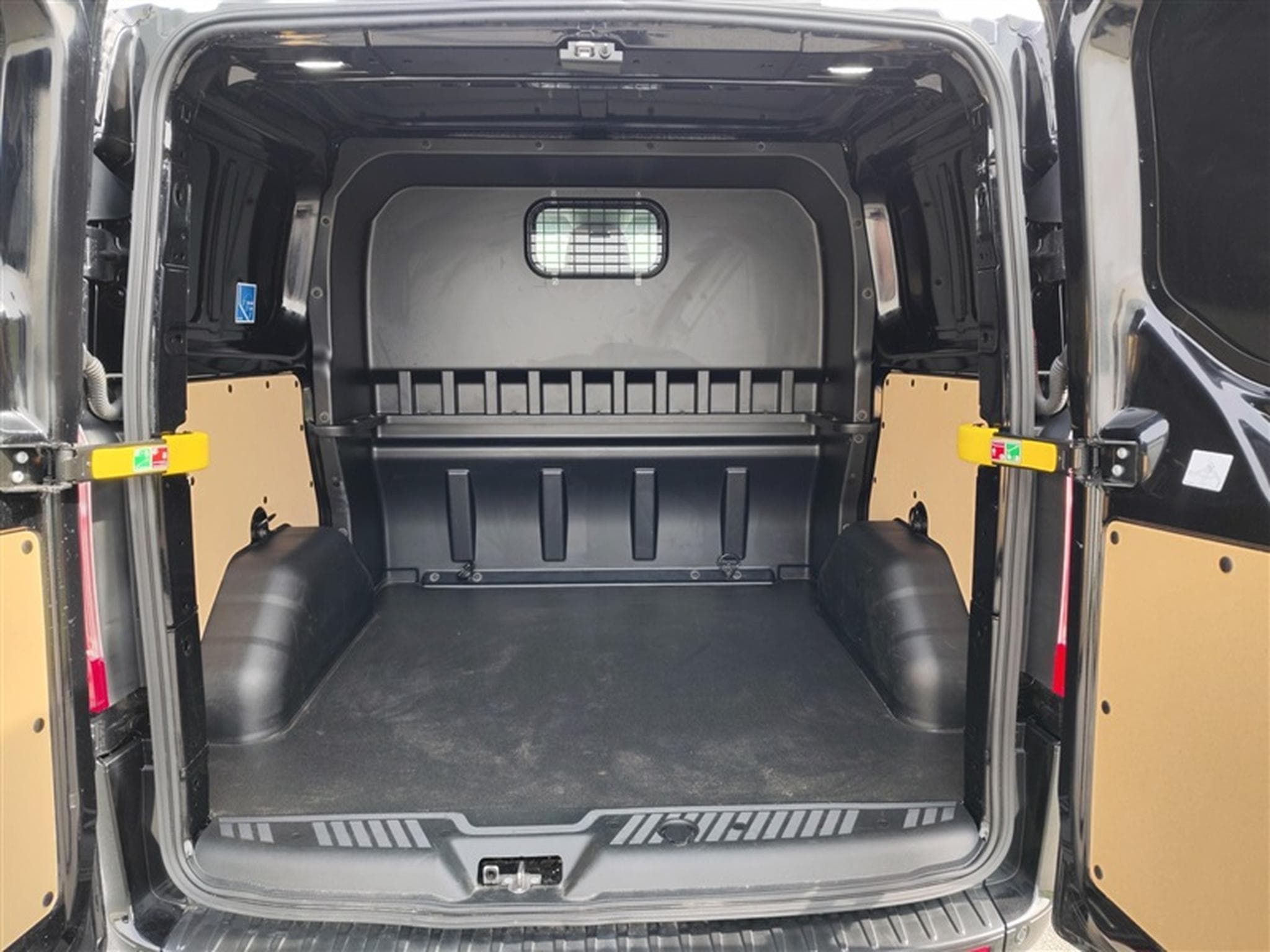 Ford Transit 2.0 TDCi L1H1 Sport Multi S/S (EU6.2) (2022) - Photo 15