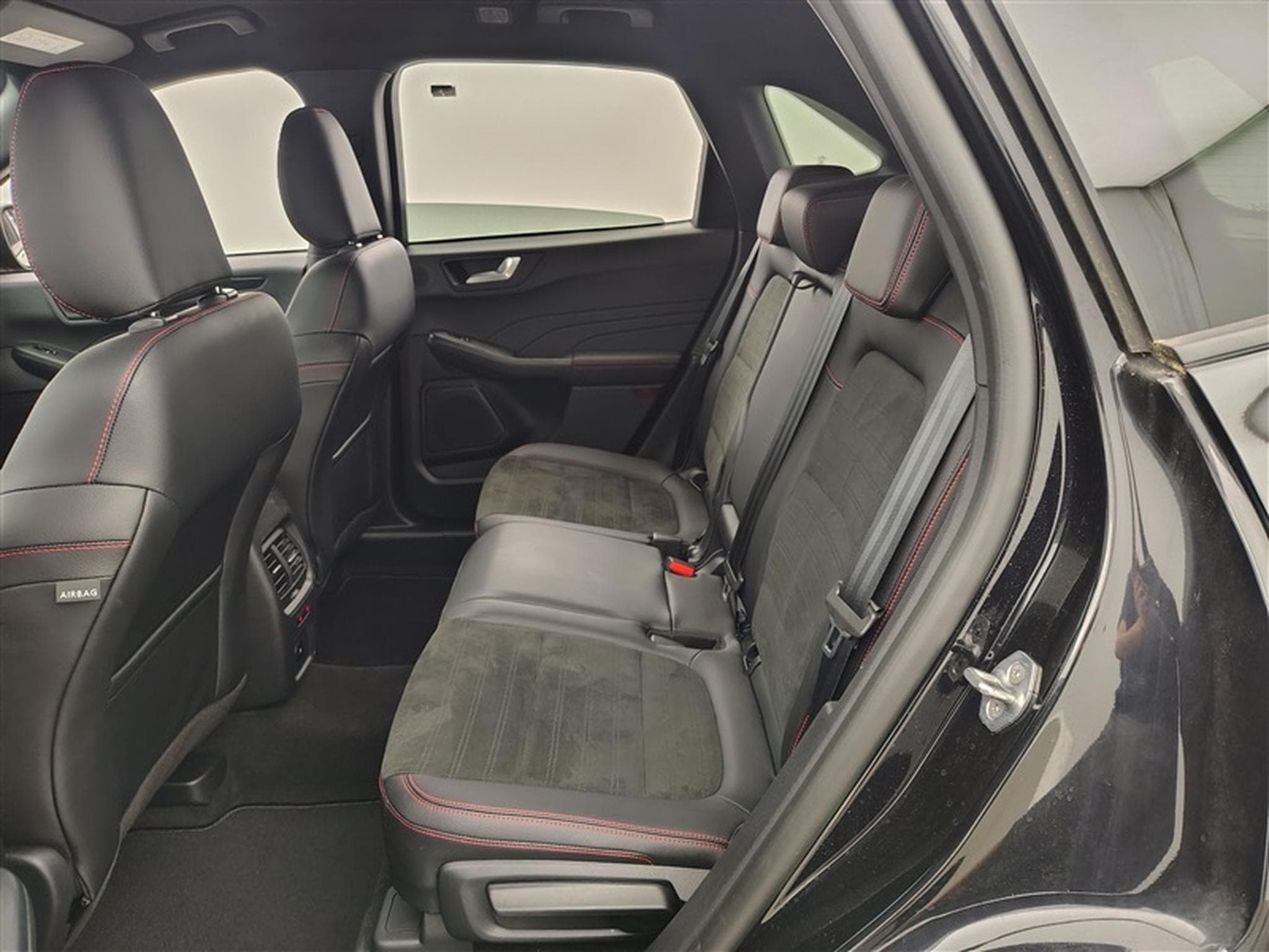 Ford Kuga 2.0 TDCi 120cv PowerShift ST-Line NAVI / FULL LED / CAMERA (2023) - Photo 13