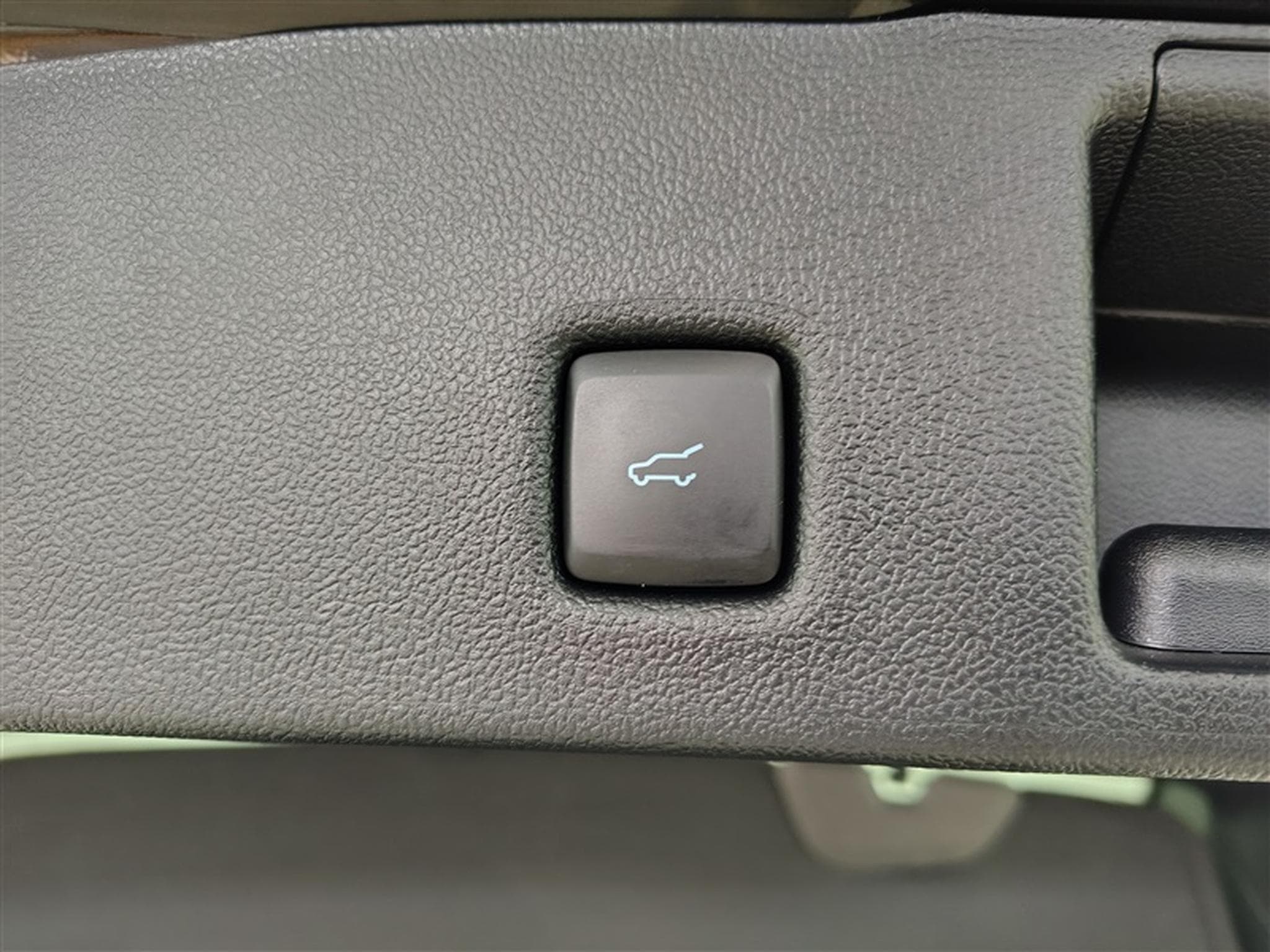 Ford Kuga 2.0 TDCi 120cv PowerShift ST-Line NAVI / FULL LED / CAMERA (2023) - Photo 18