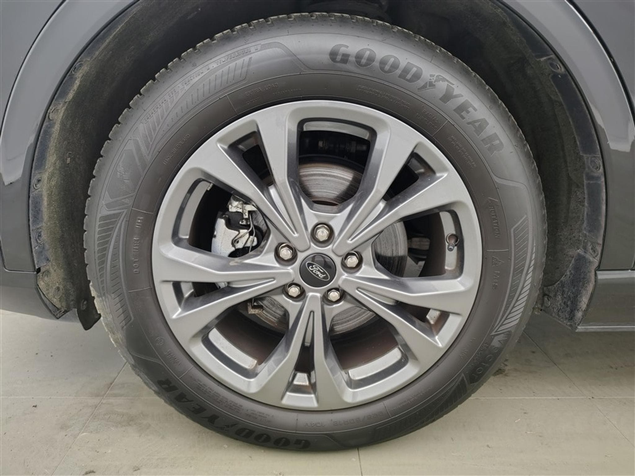 Ford Kuga 2.0 TDCi 120cv PowerShift ST-Line NAVI / FULL LED / CAMERA (2023) - Photo 6