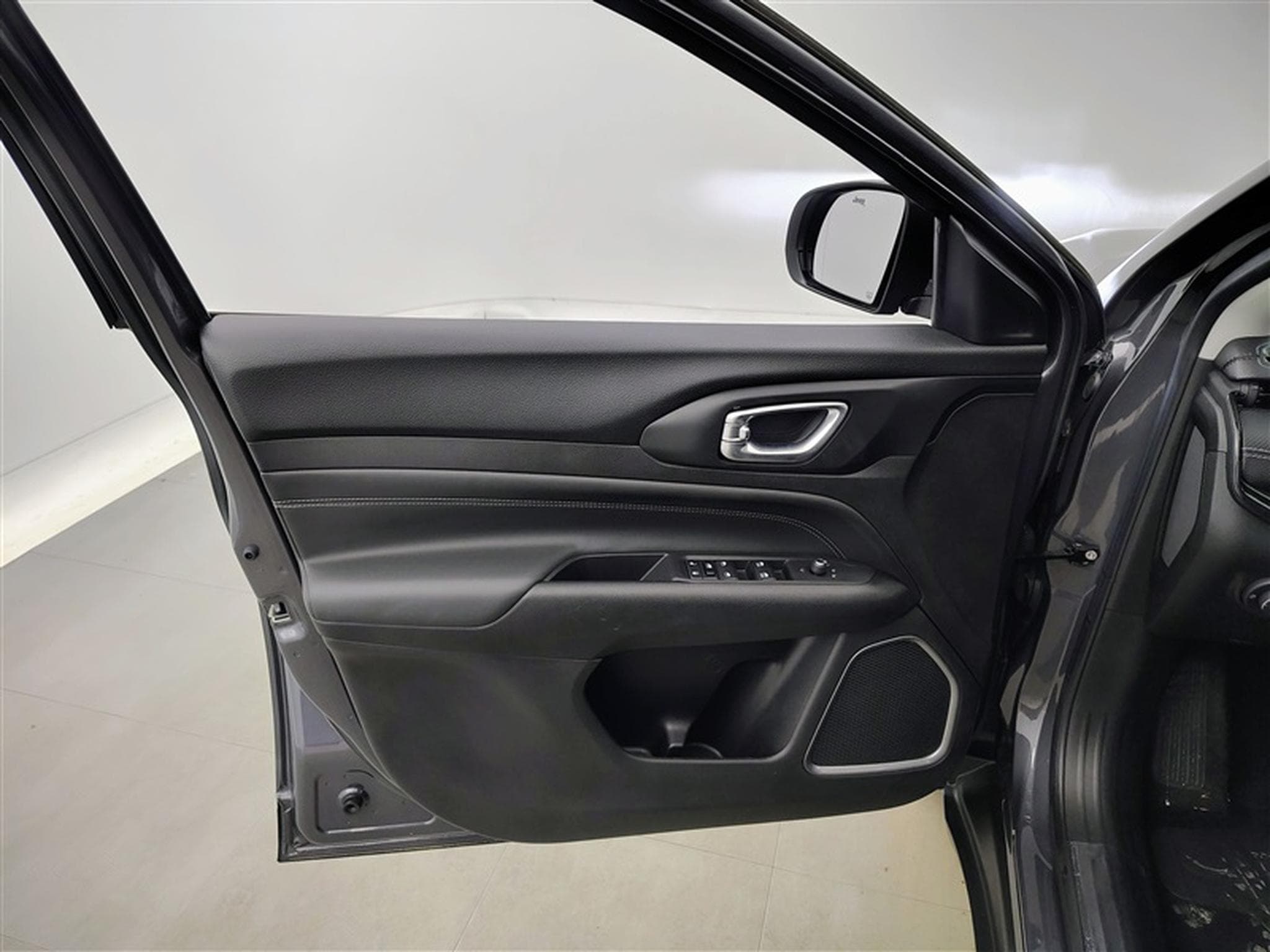 Jeep Compass 1.5 T4 e-Hybrid Nigth Eagle  CUIR / NAVI / FULL LED (2023) - Photo 17