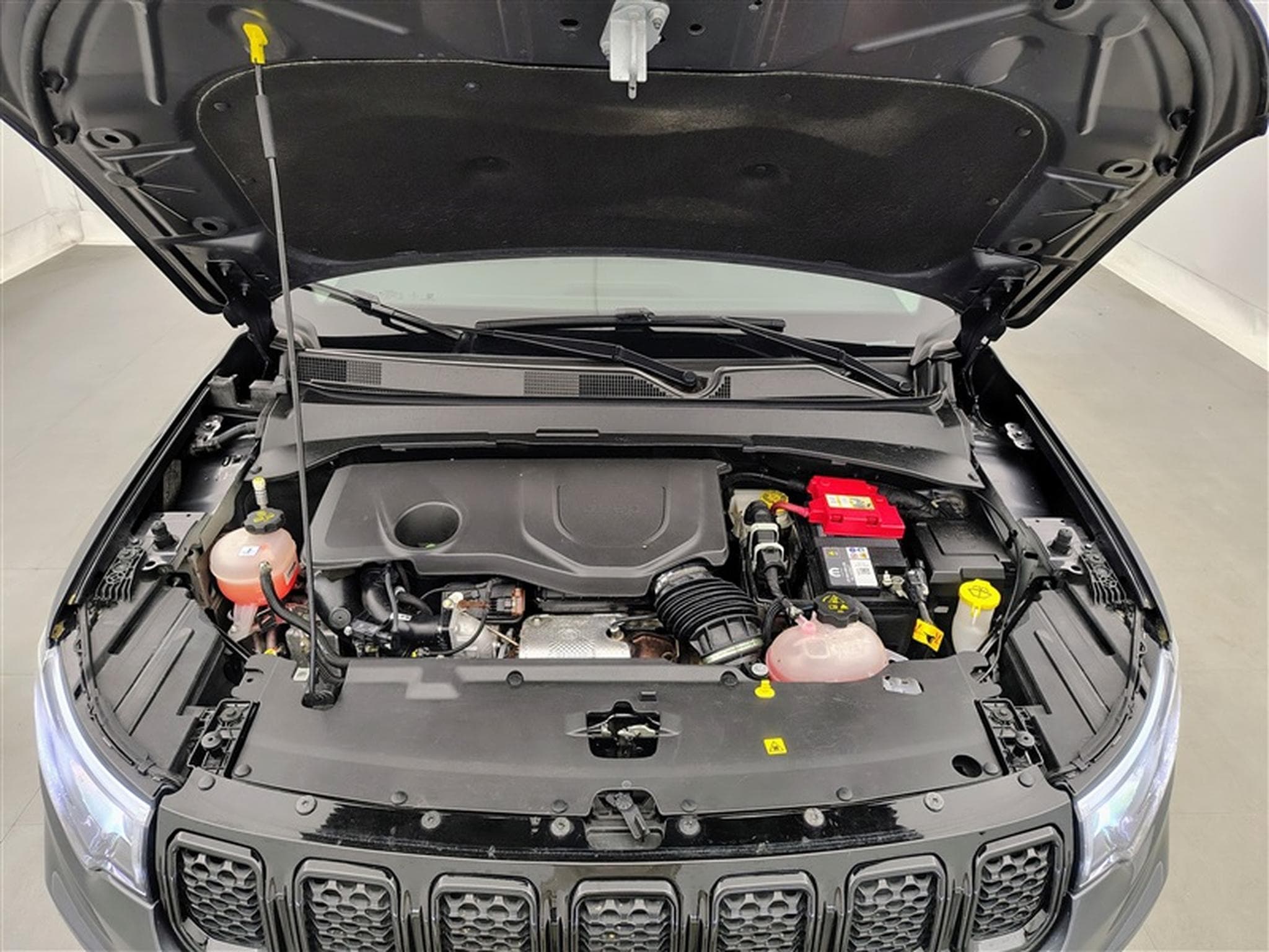 Jeep Compass 1.5 T4 e-Hybrid Nigth Eagle  CUIR / NAVI / FULL LED (2023) - Photo 19