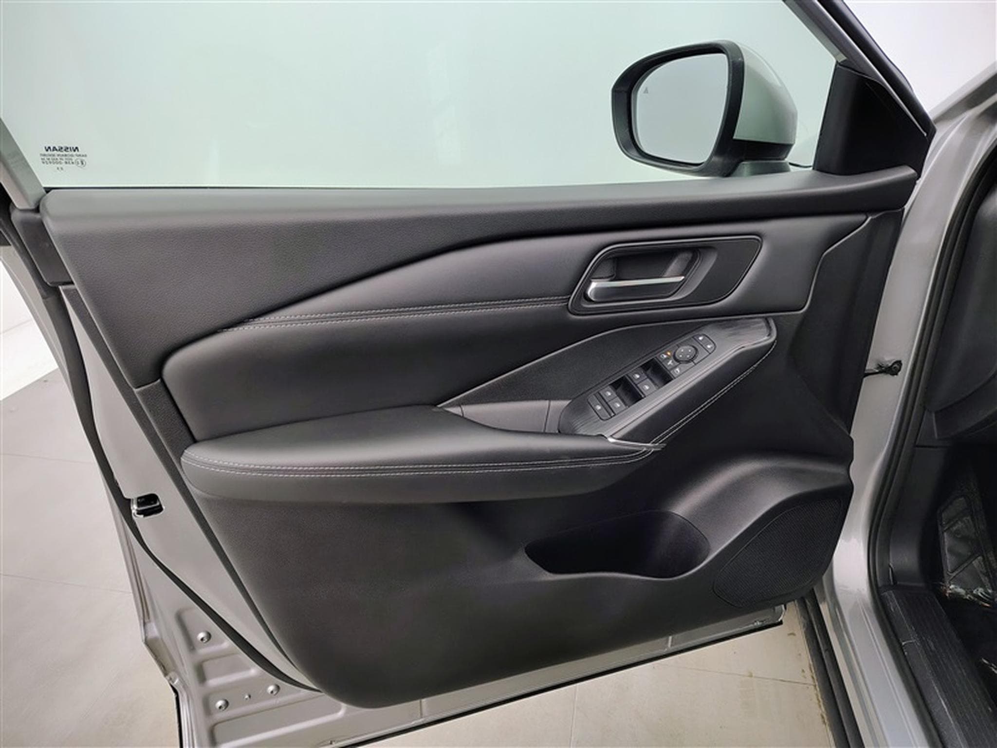 Nissan Qashqai 1.3 DIG-T MHEV N-Connecta NAVI / CLIM / FULL LED (2023) - Foto 17