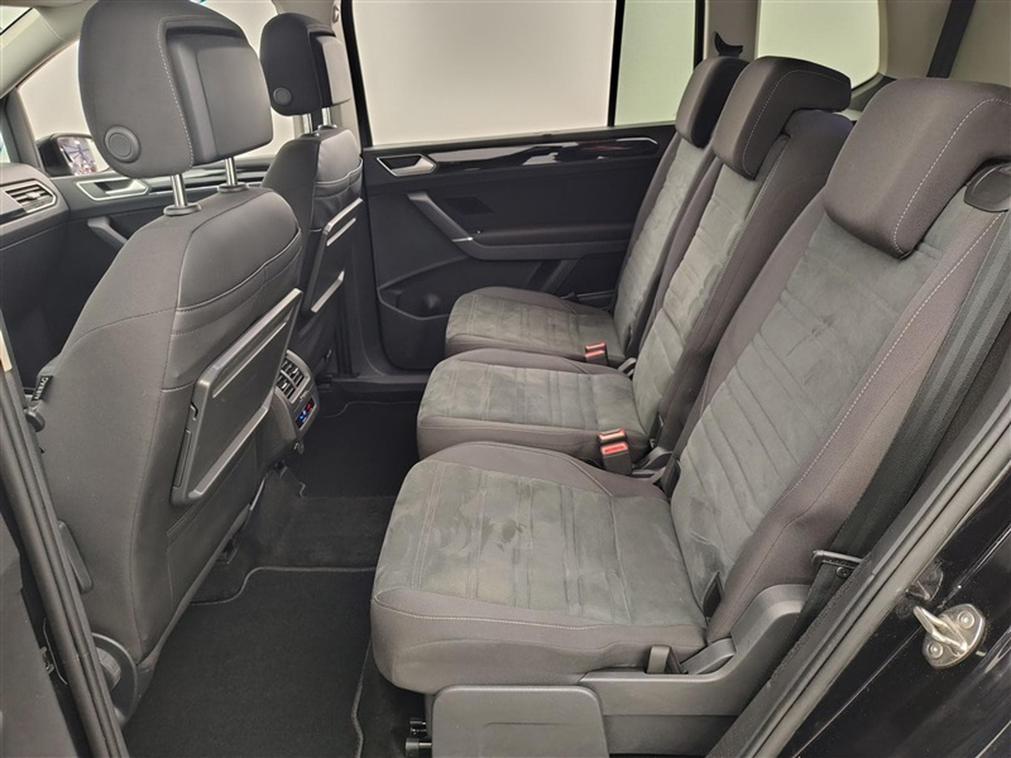 VW Touran 2.0 TDi Business DSG/7PL/NAVI/JA/PDC (2023) - Foto 13