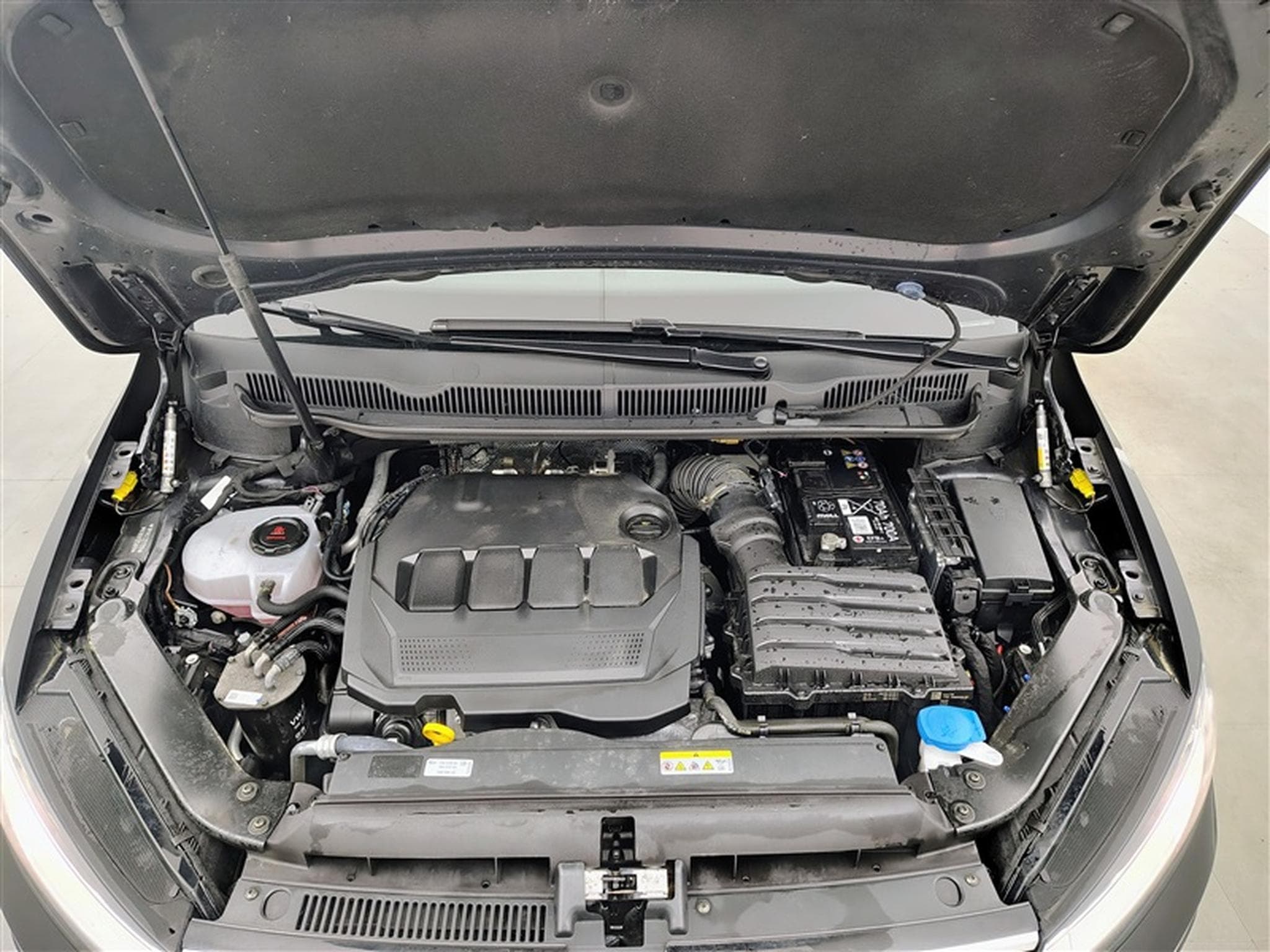 VW Touran 2.0 TDi Business DSG/7PL/NAVI/JA/PDC (2023) - Foto 23