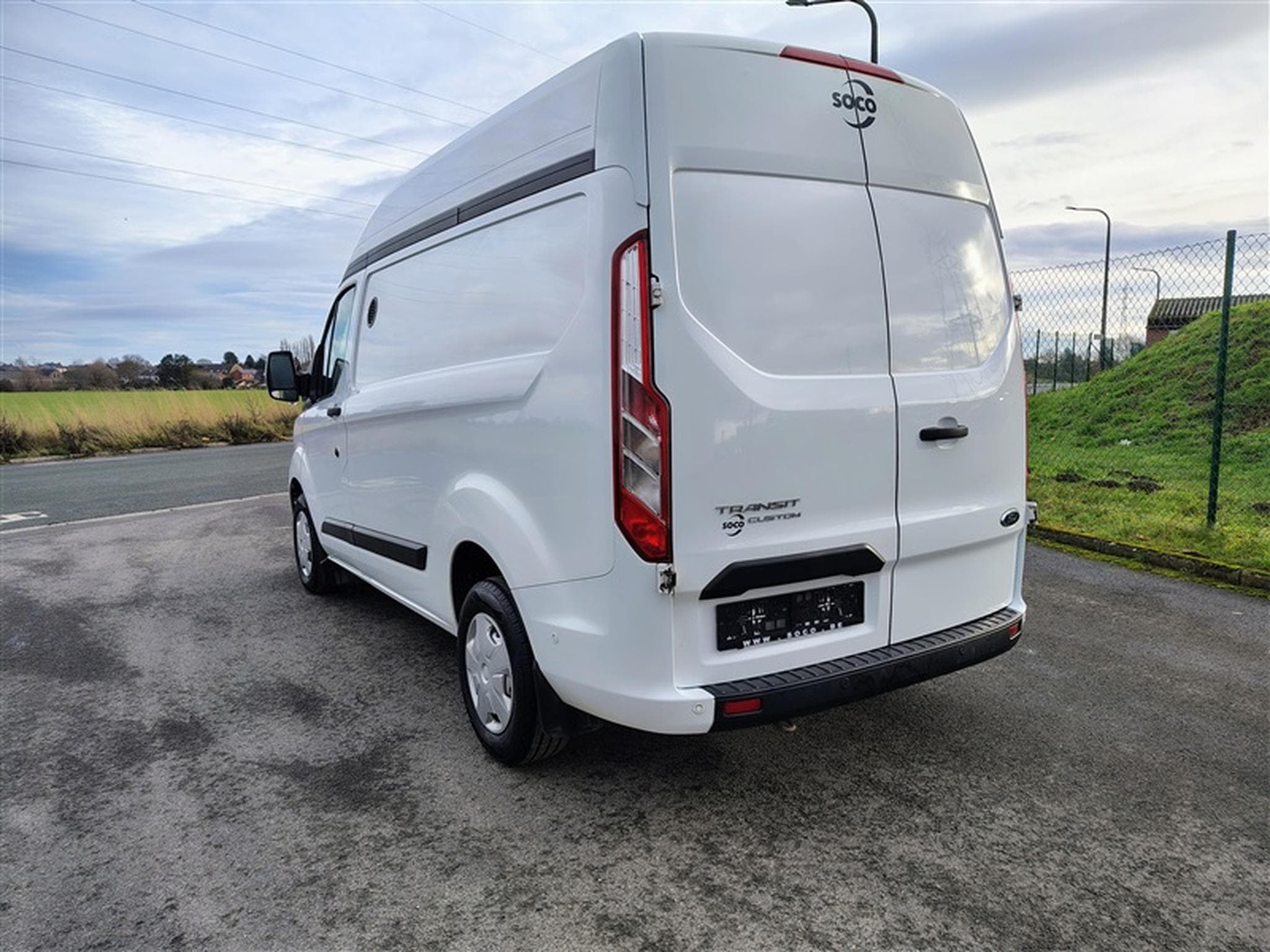 Ford Transit 2.0 TDCi L1H2 CLIM / TEL (2019) - Foto 2