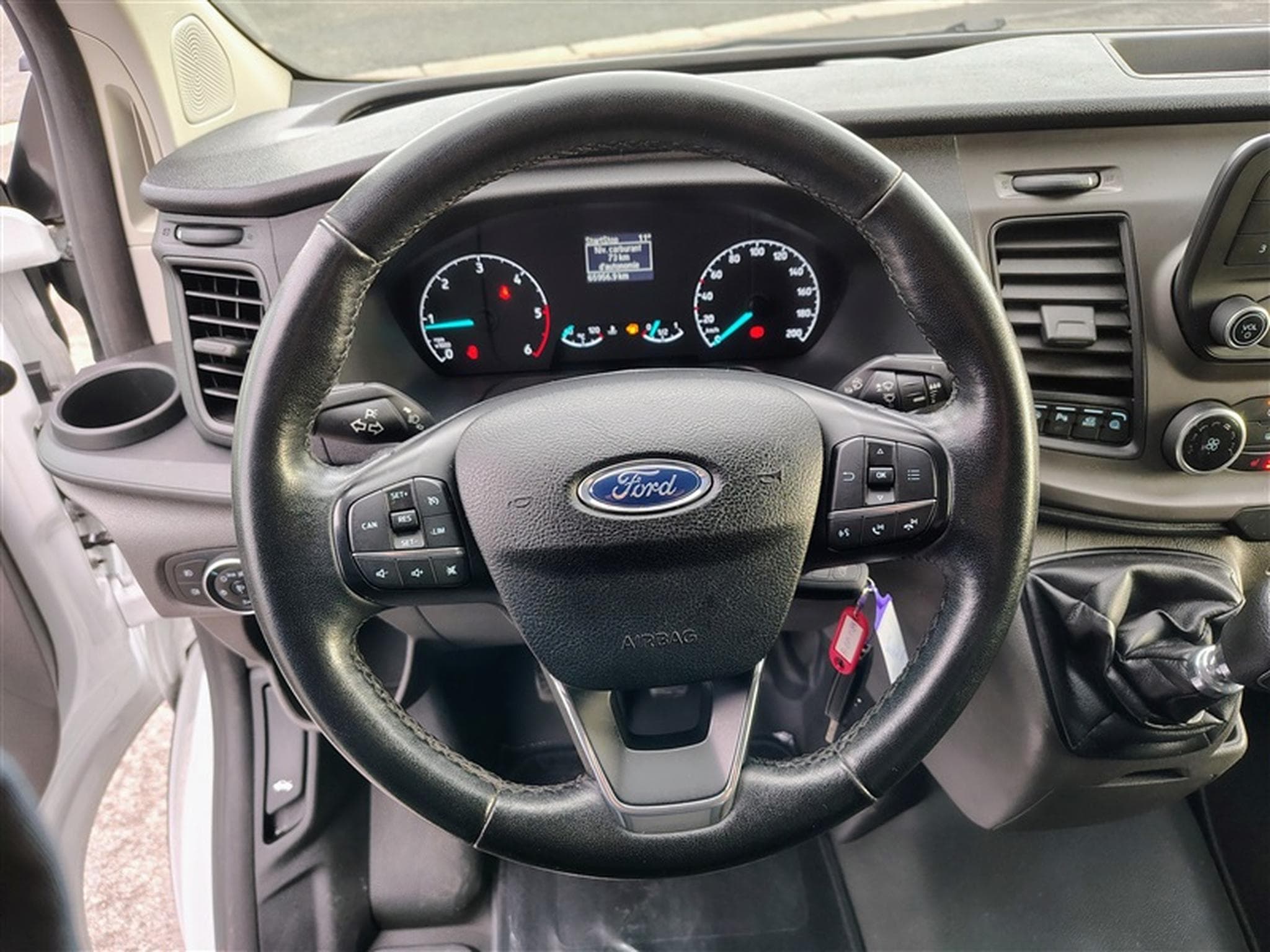 Ford Transit 2.0 TDCi L1H2 CLIM / TEL (2019) - Foto 9
