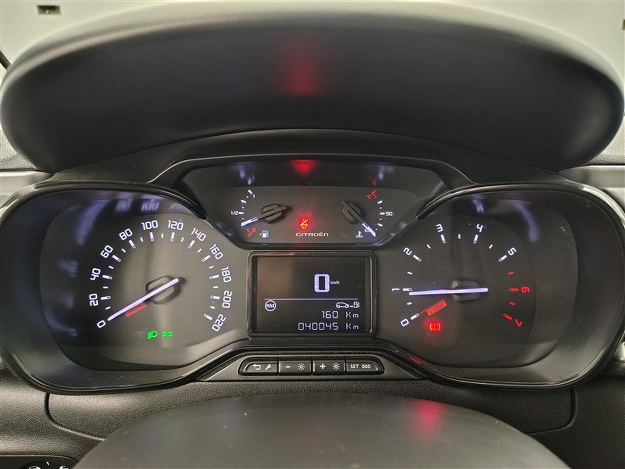 Citroen C3 1.2i PureTech Shine CARPLAY / FULL LED / JA 16" (2023) - Photo 10