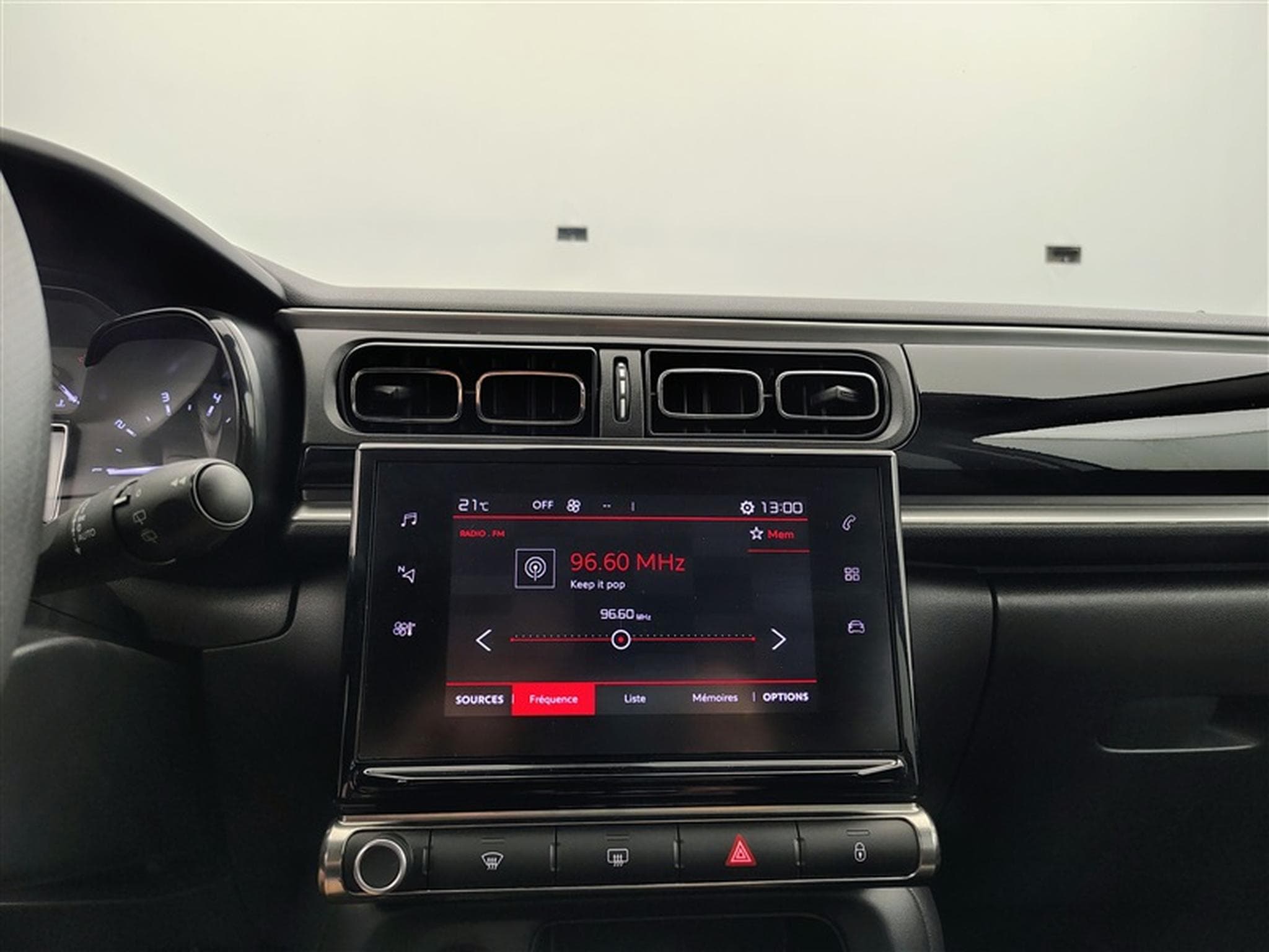 Citroen C3 1.2i PureTech Shine CARPLAY / FULL LED / JA 16" (2023) - Photo 11
