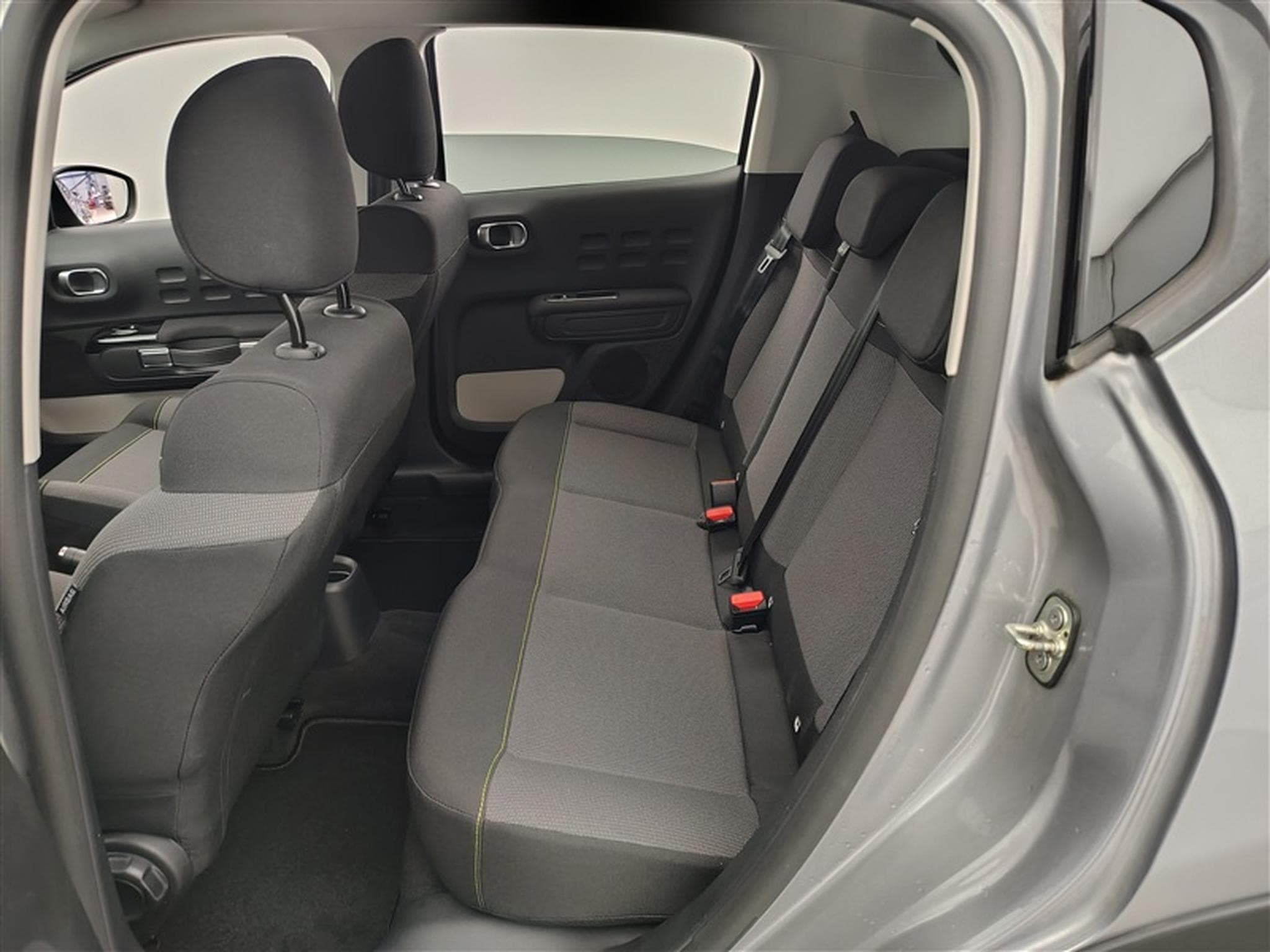 Citroen C3 1.2i PureTech Shine CARPLAY / FULL LED / JA 16" (2023) - Photo 13