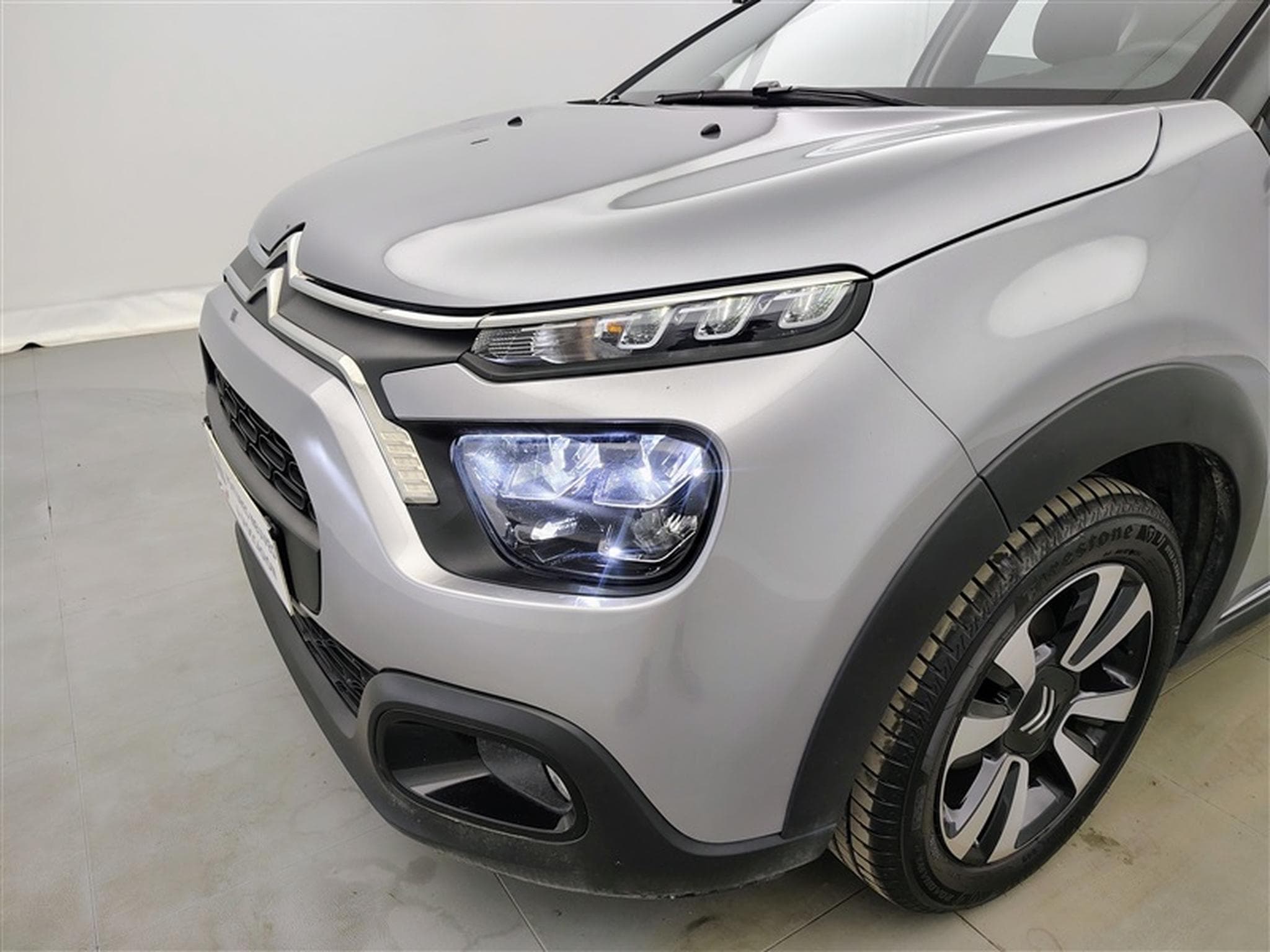 Citroen C3 1.2i PureTech Shine CARPLAY / FULL LED / JA 16" (2023) - Photo 15