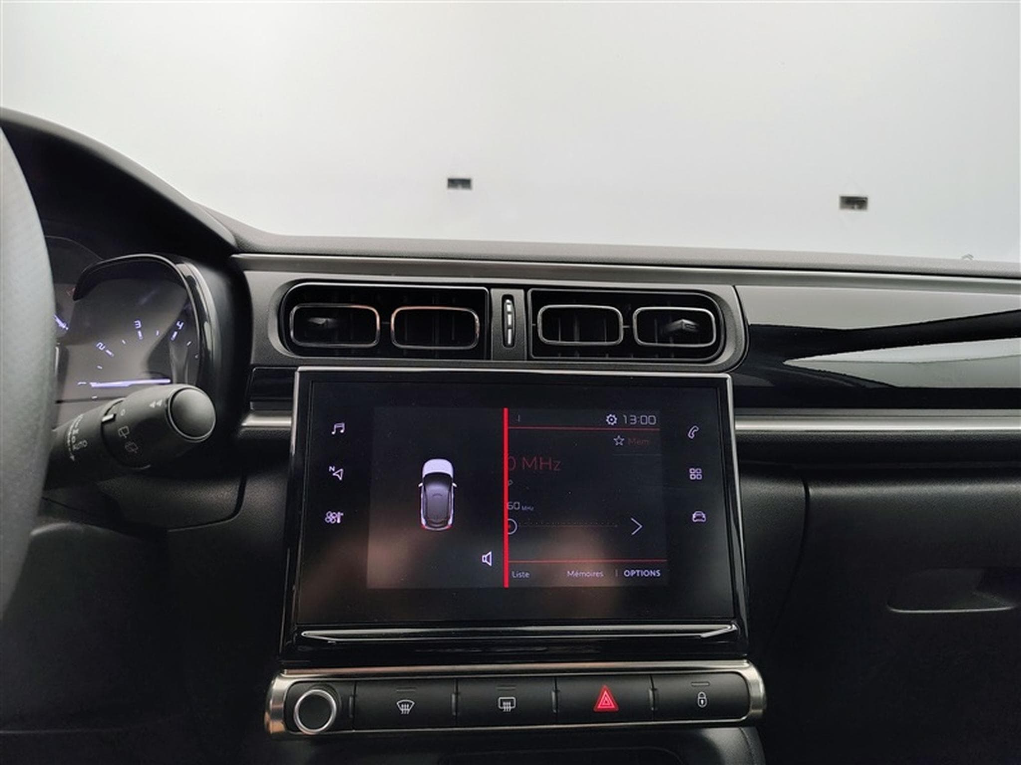 Citroen C3 1.2i PureTech Shine CARPLAY / FULL LED / JA 16" (2023) - Photo 17