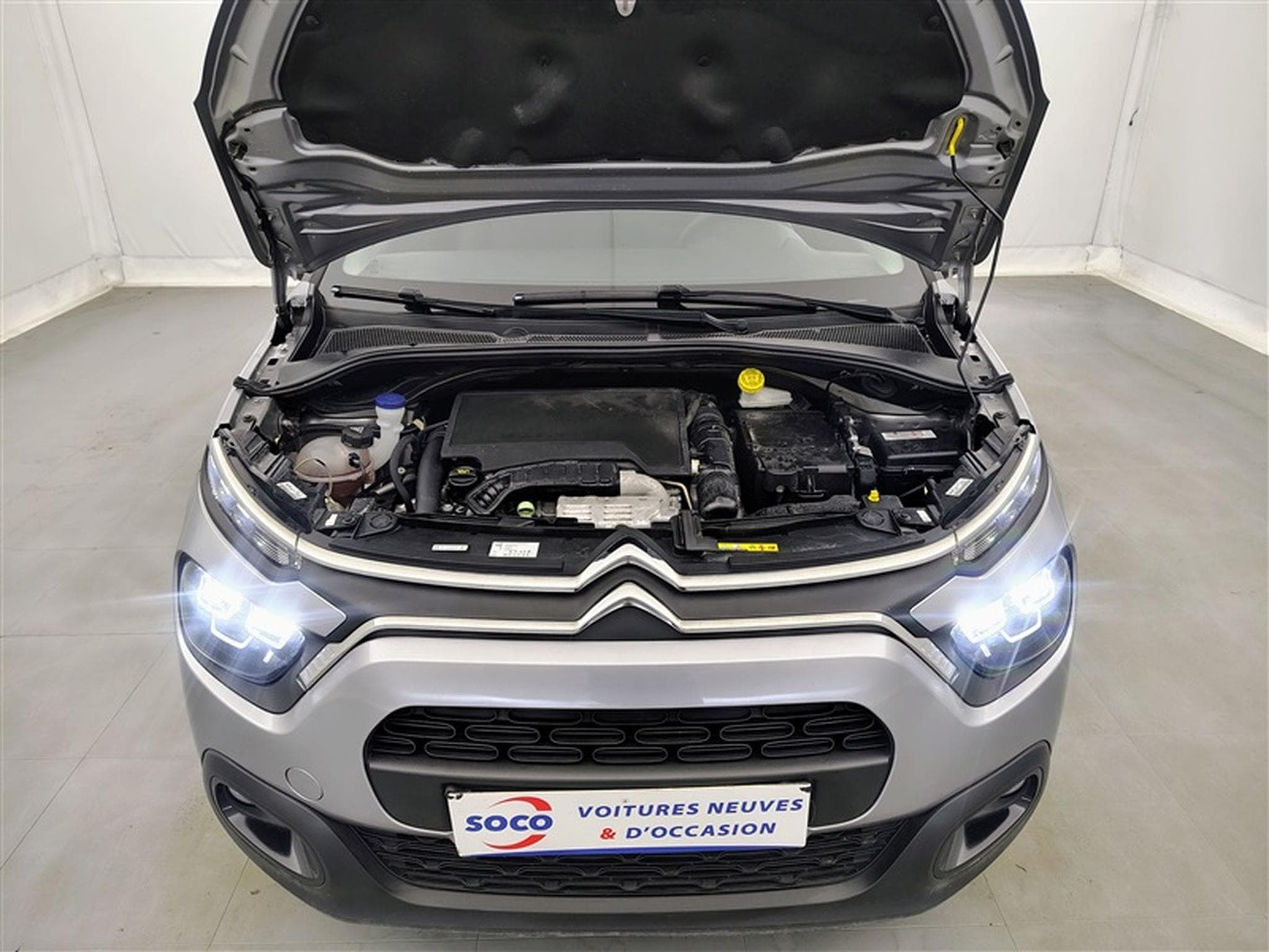 Citroen C3 1.2i PureTech Shine CARPLAY / FULL LED / JA 16" (2023) - Photo 18