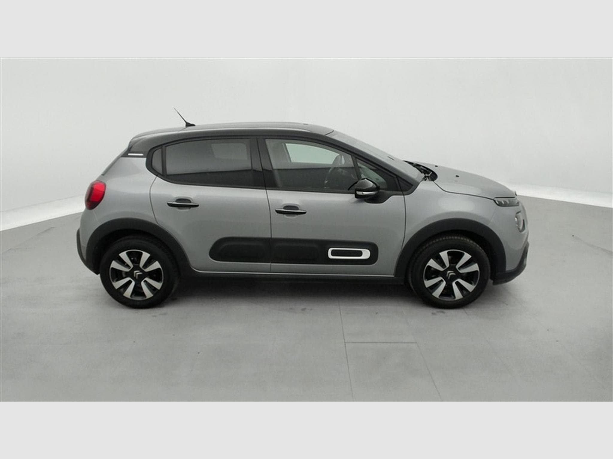 Citroen C3 1.2i PureTech Shine CARPLAY / FULL LED / JA 16" (2023) - Photo 22