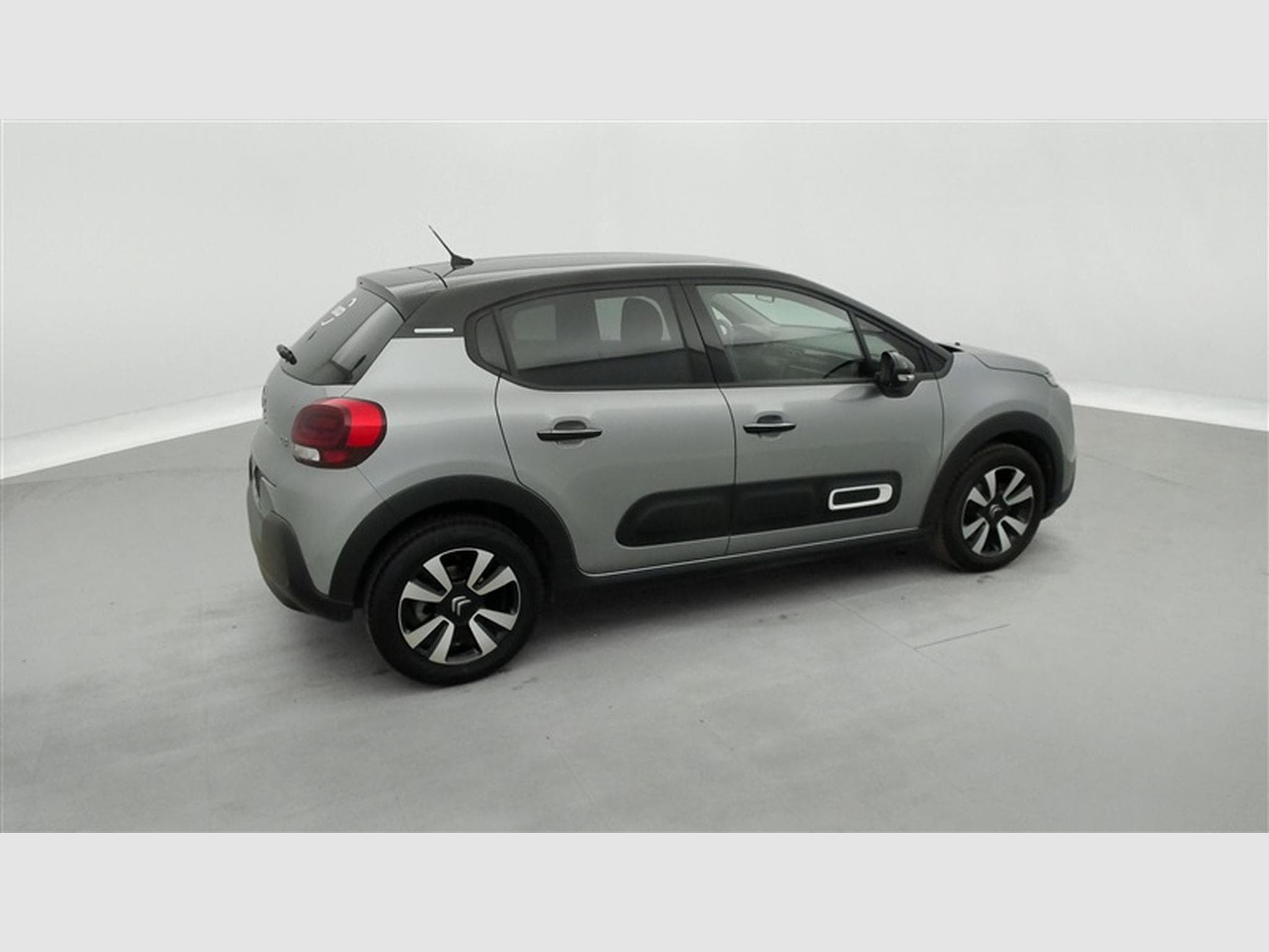 Citroen C3 1.2i PureTech Shine CARPLAY / FULL LED / JA 16" (2023) - Photo 23