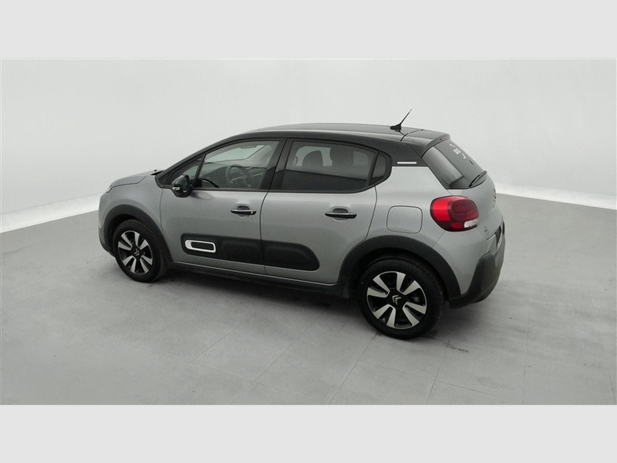 Citroen C3 1.2i PureTech Shine CARPLAY / FULL LED / JA 16" (2023) - Photo 25